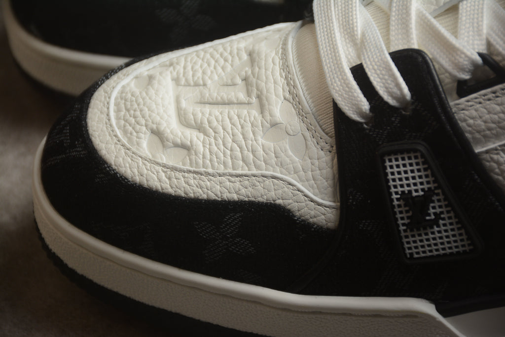 Louis Vuitton Trainer Low – Negro / Blanco