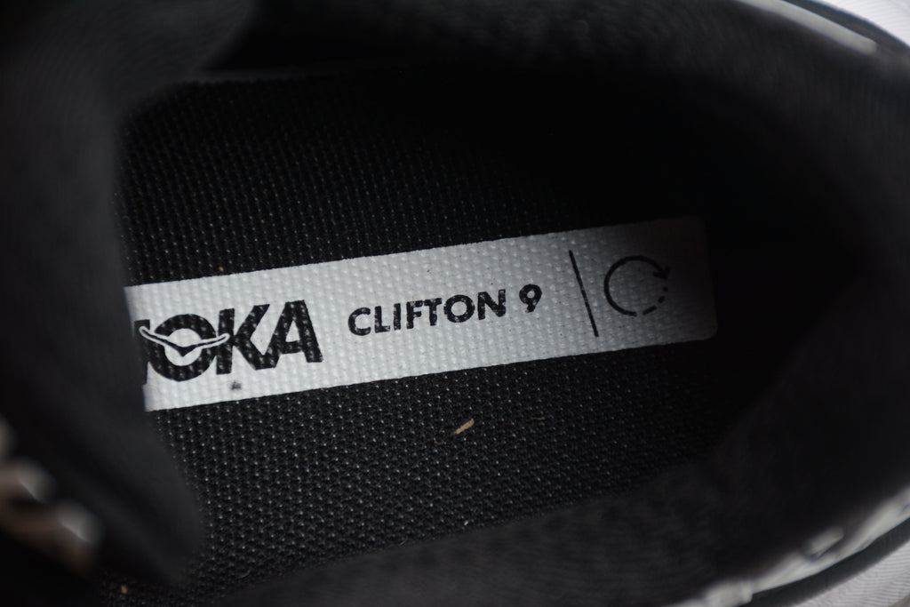 Hoka Clifton 9 – Negro / Blanco