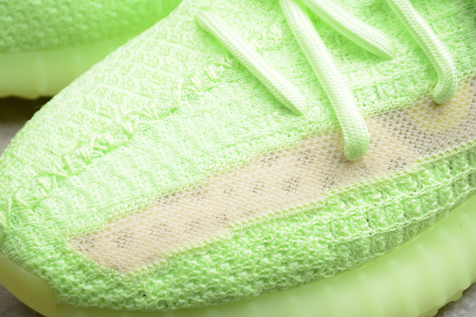 Adidas Yeezy 350 – Fluorescente
