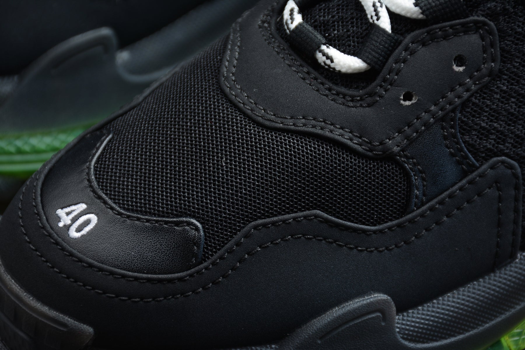 Balenciaga Triple S – Negro / Verde