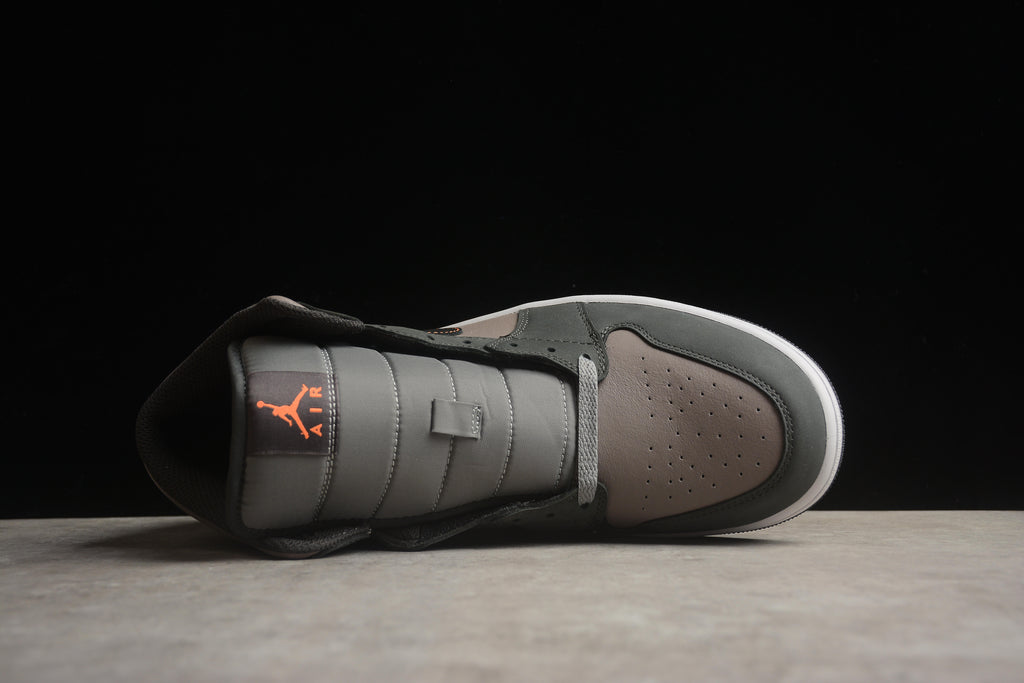Air Jordan 1 Mid – Gris Oscuro / Marrón