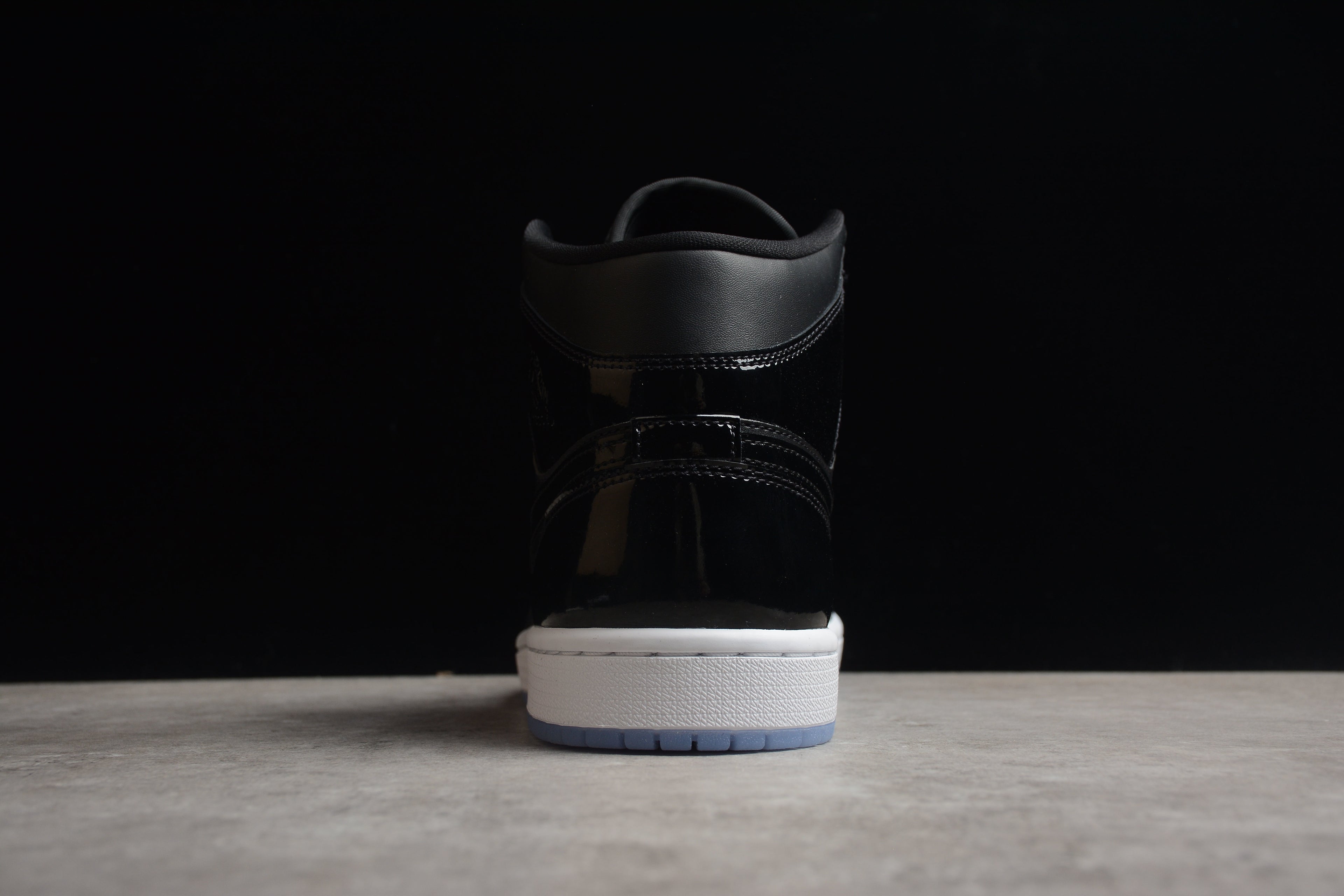 Air Jordan 1 Mid – Negro