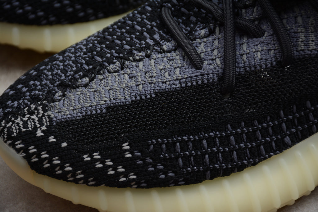 Adidas Yeezy 350 – Negro / Beige