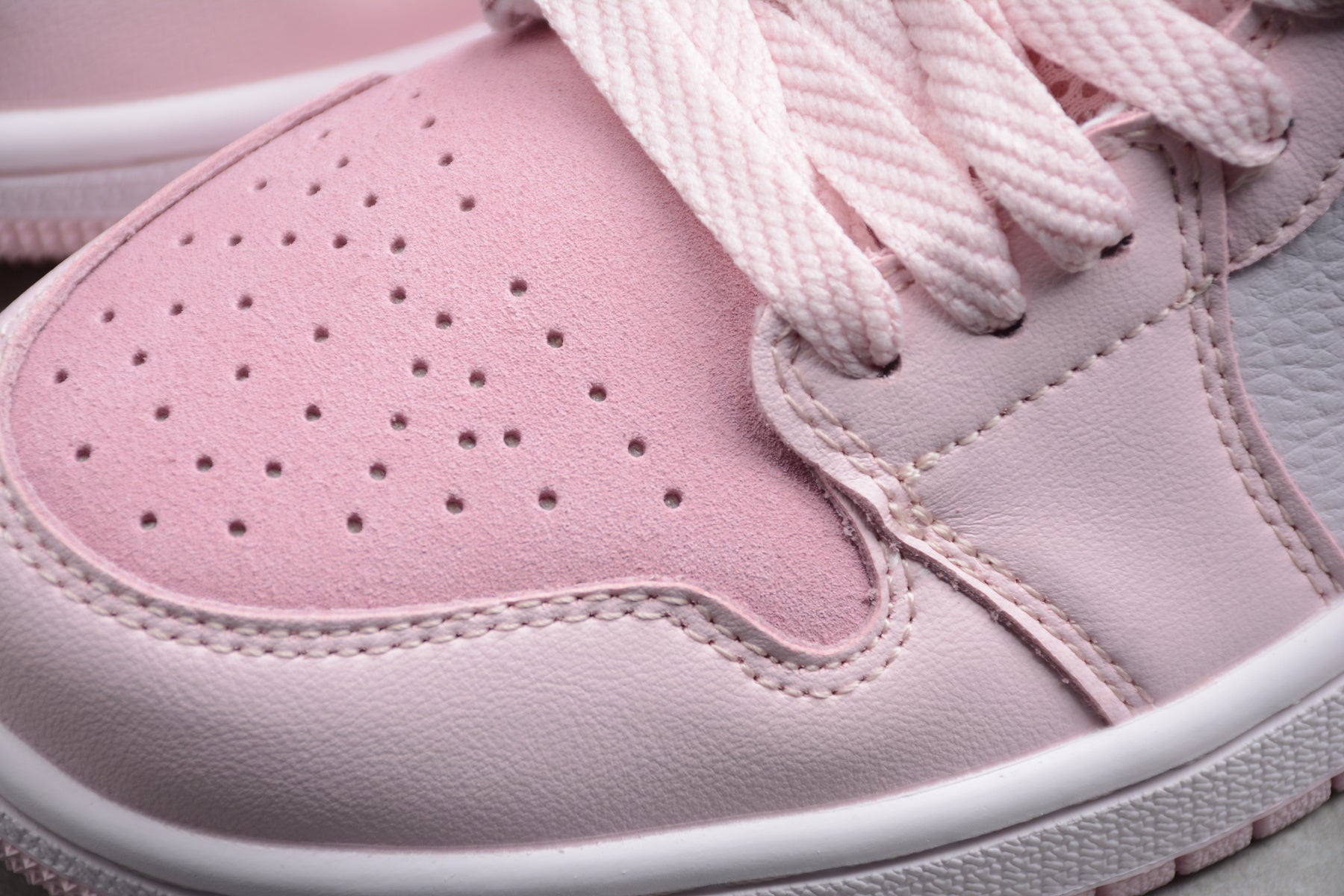 Air Jordan 1 Mid – Rosa