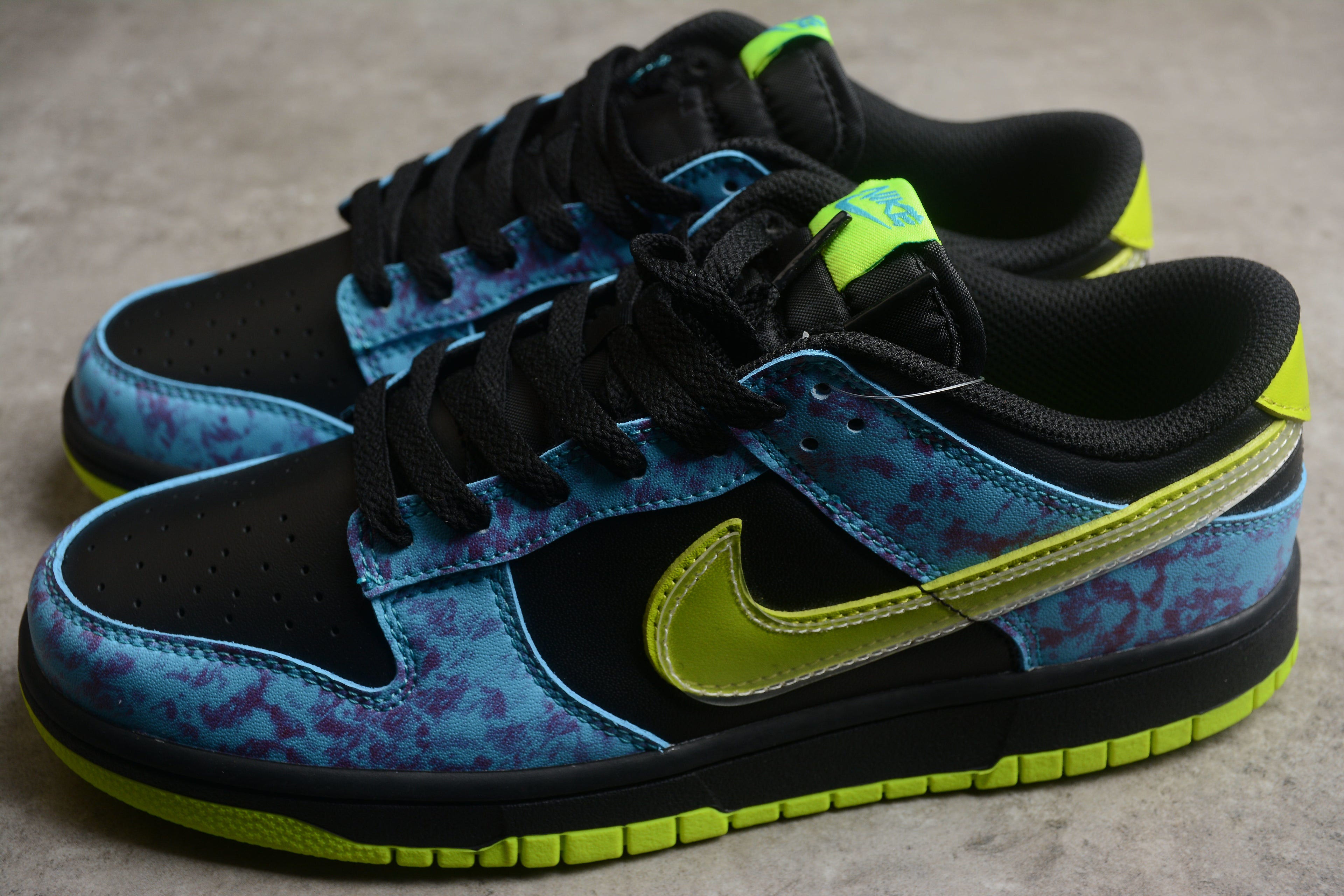 Dunk SB – Negro / Azul / Amarillo