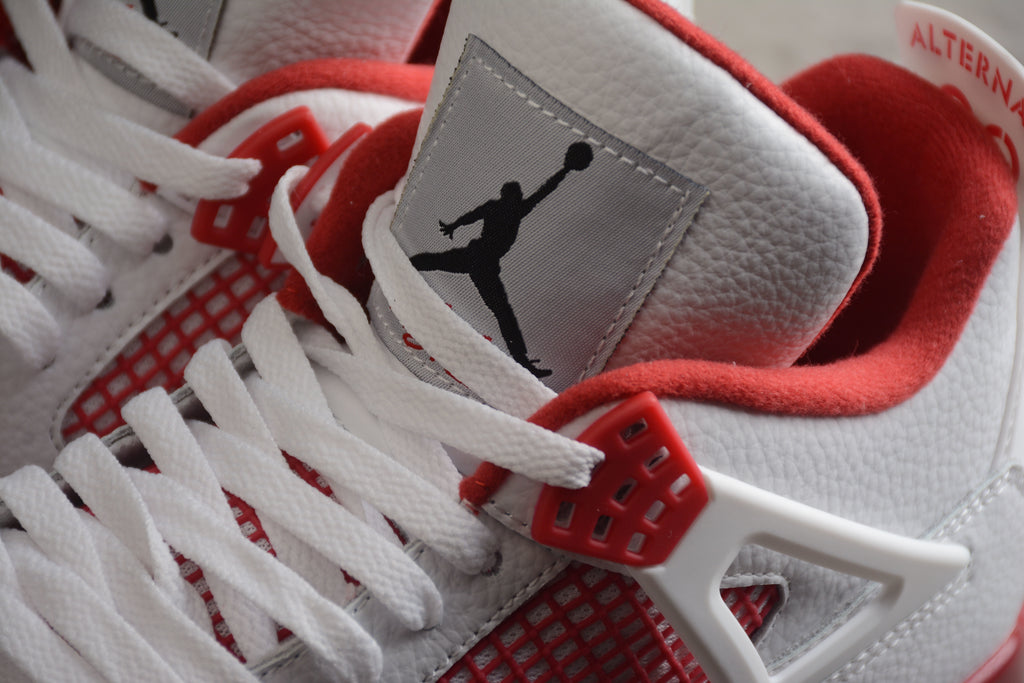 Air Jordan 4 – Blanco / Rojo