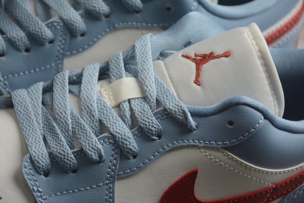 Jordan 1 Low – Azul / Blanco / Rojo