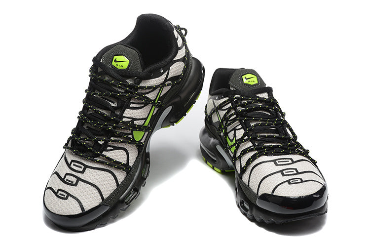 Air Max Plus Utility –  Blanco / Negro