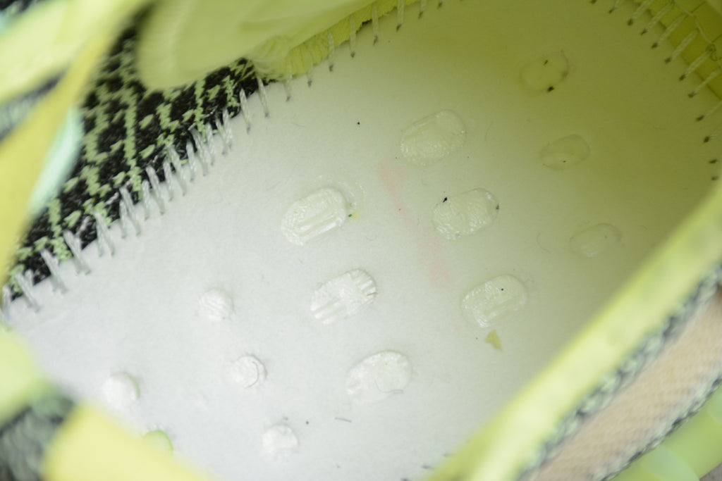 Adidas Yeezy 350 – Fluorescente / Negro
