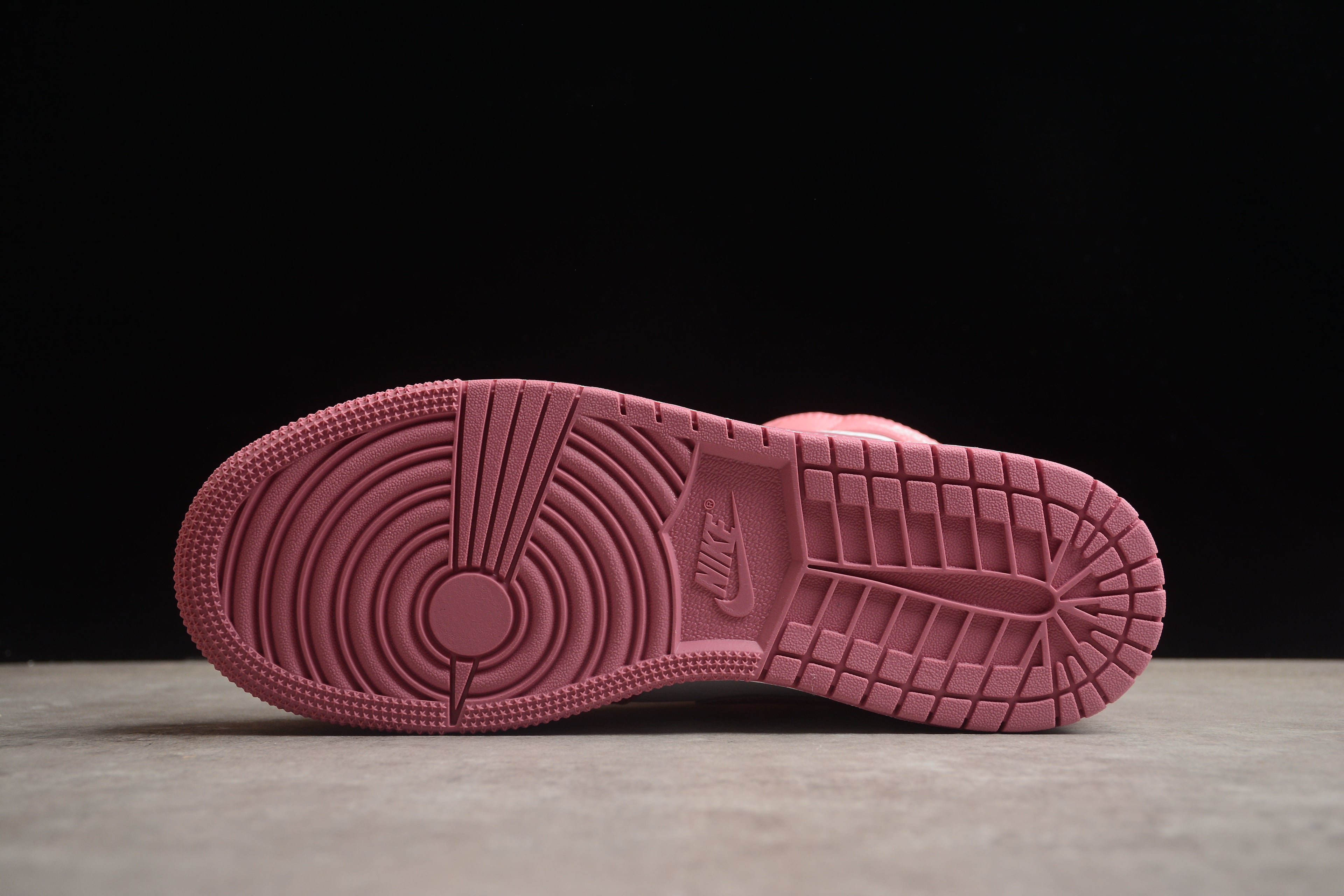 Air Jordan 1 Mid – Rosa Claro / Blanco