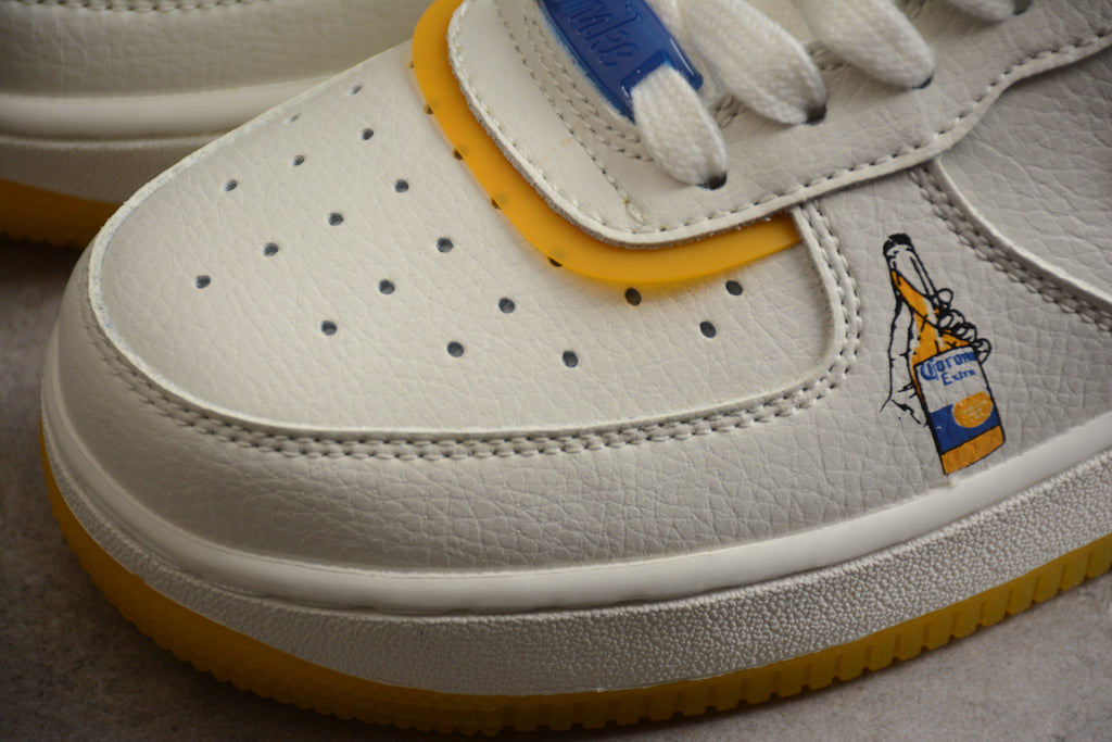 Nike Air Force 1 Low – Blanco / Amarillo / Azul