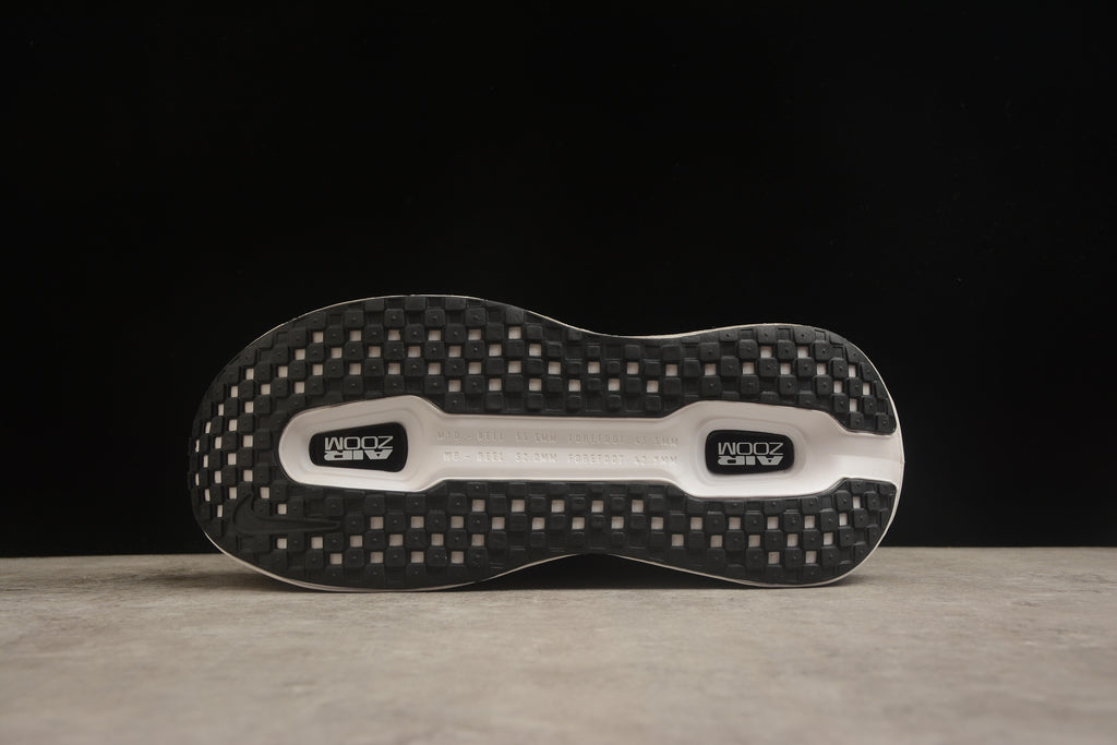 Vomero Premium – Negro / Blanco