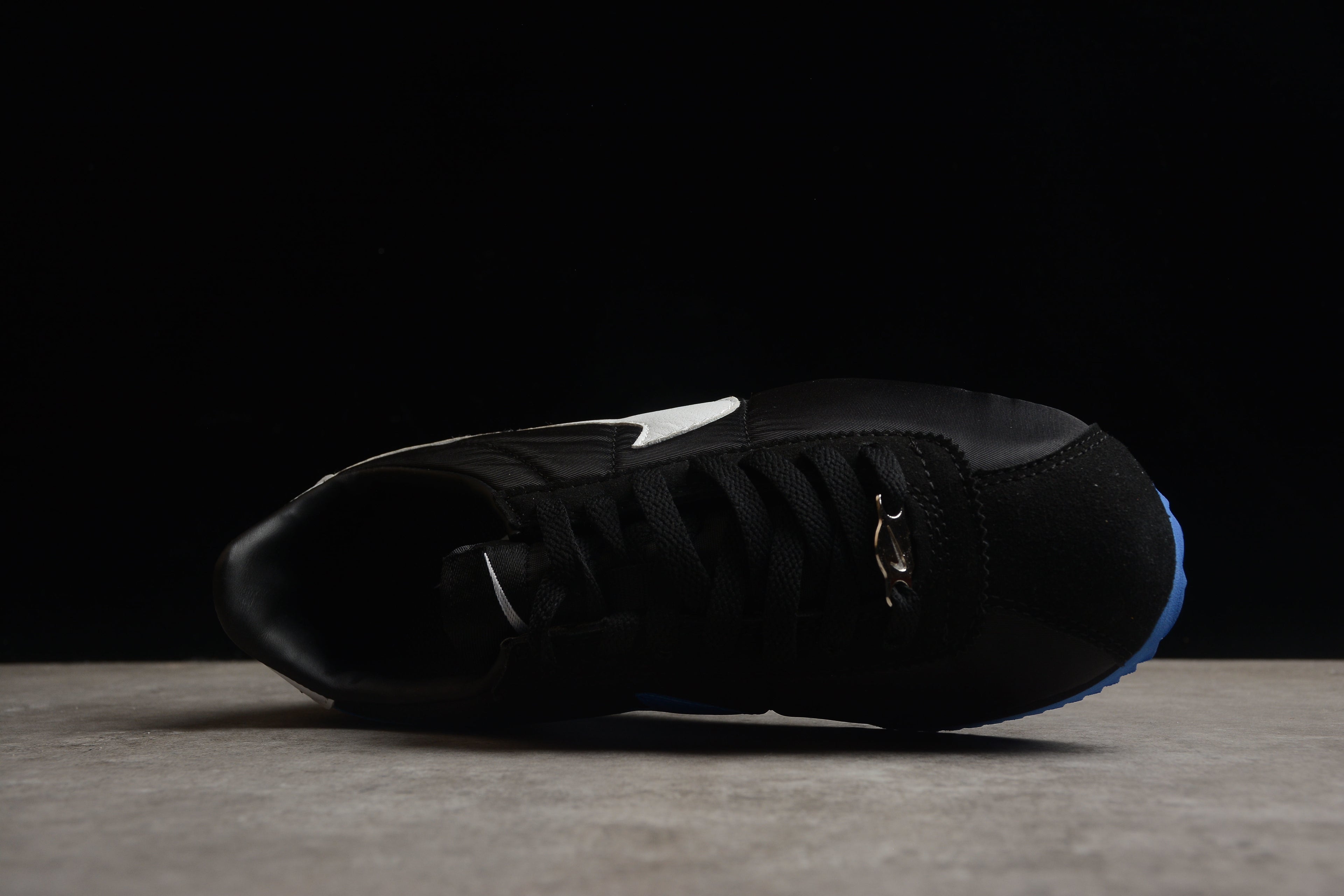 Cortez – Negro / Blanco / Azul