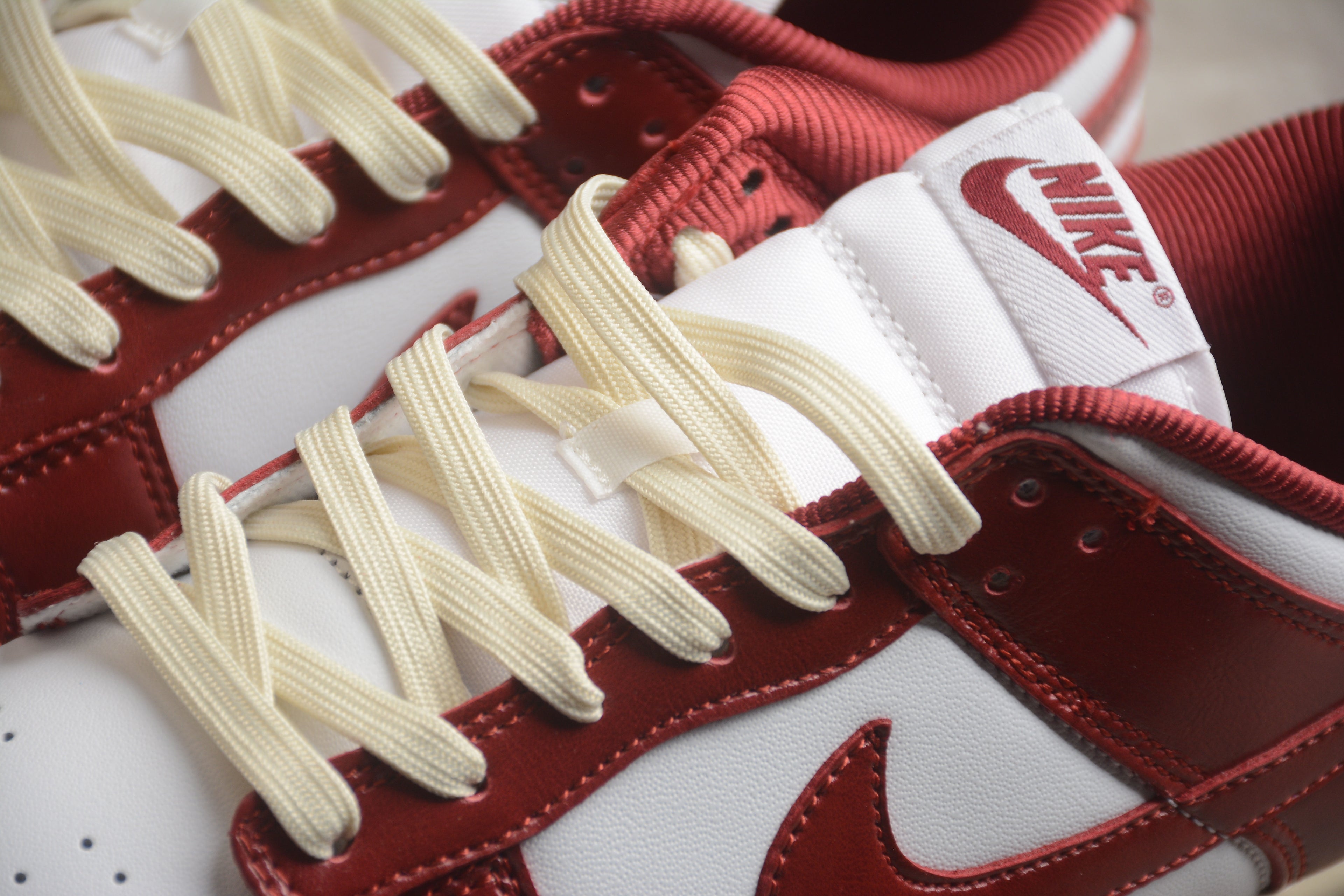 Dunk SB – Rojo / Blanco