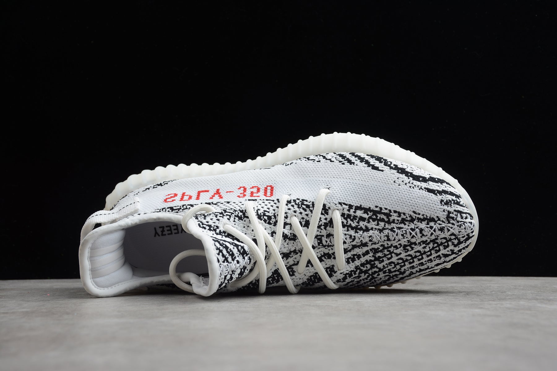 Adidas Yeezy 350 – Blanco / Negro