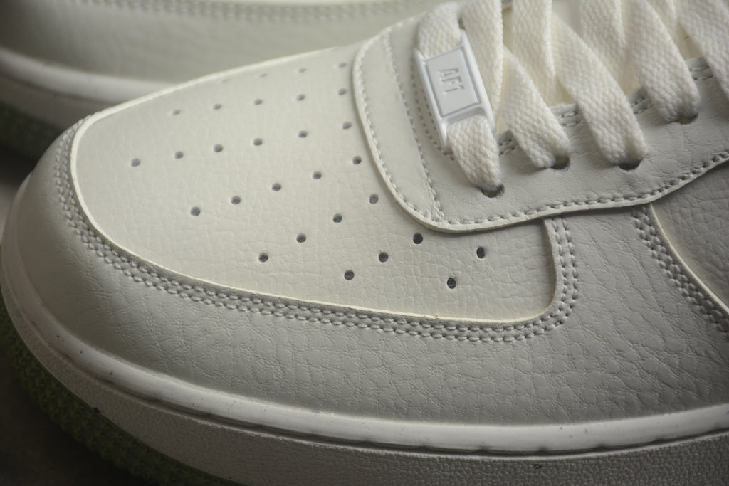 Nike Air Force 1 Low – Blanco / Verde Claro