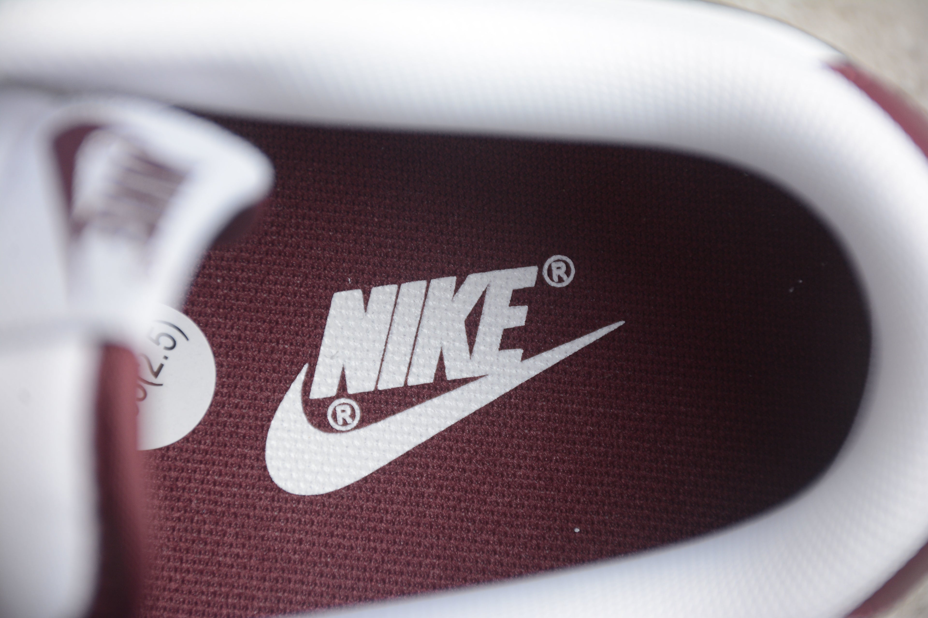 Dunk SB – Blanco / Granate