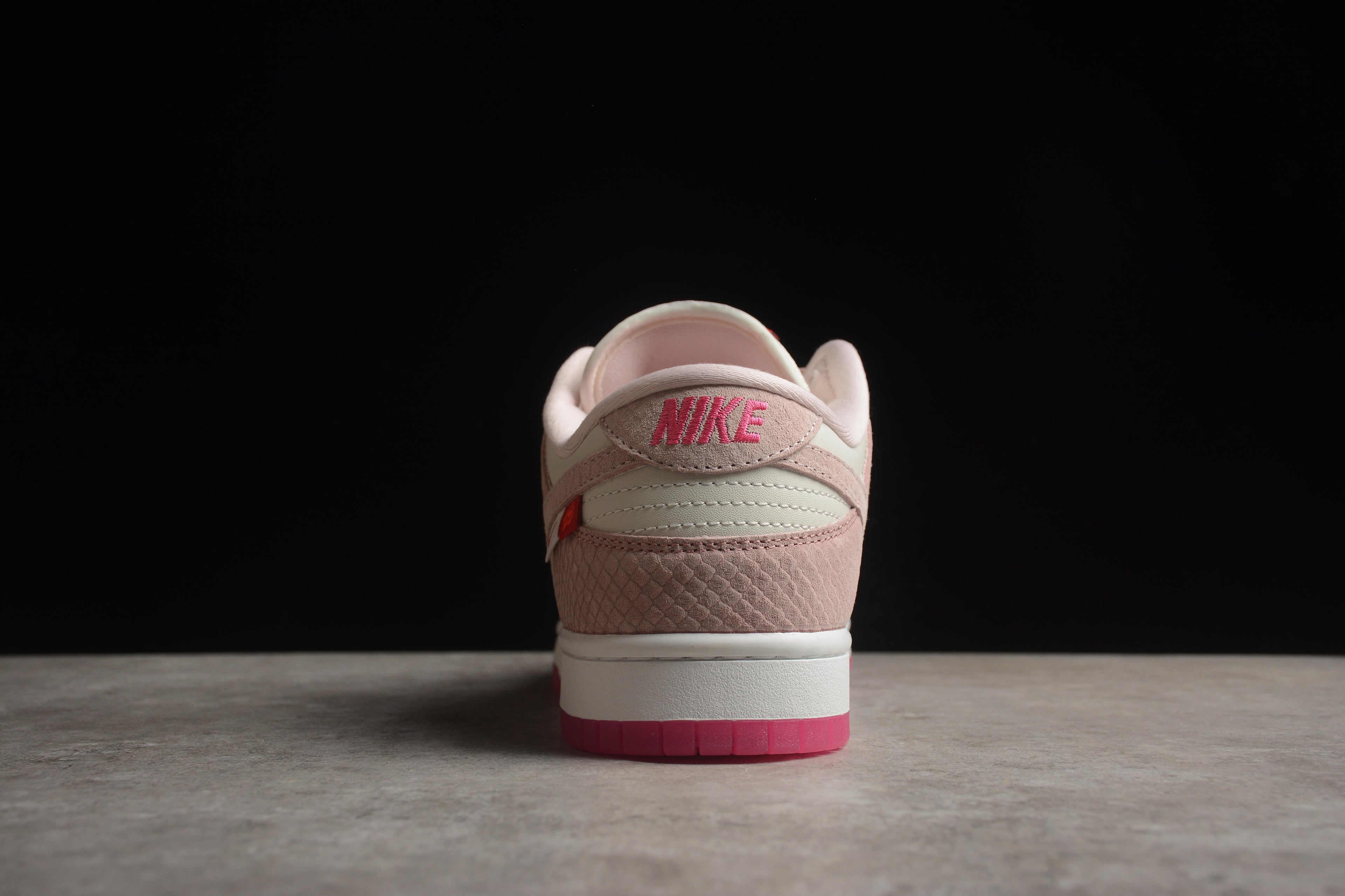 Dunk SB – Rosa / Blanco