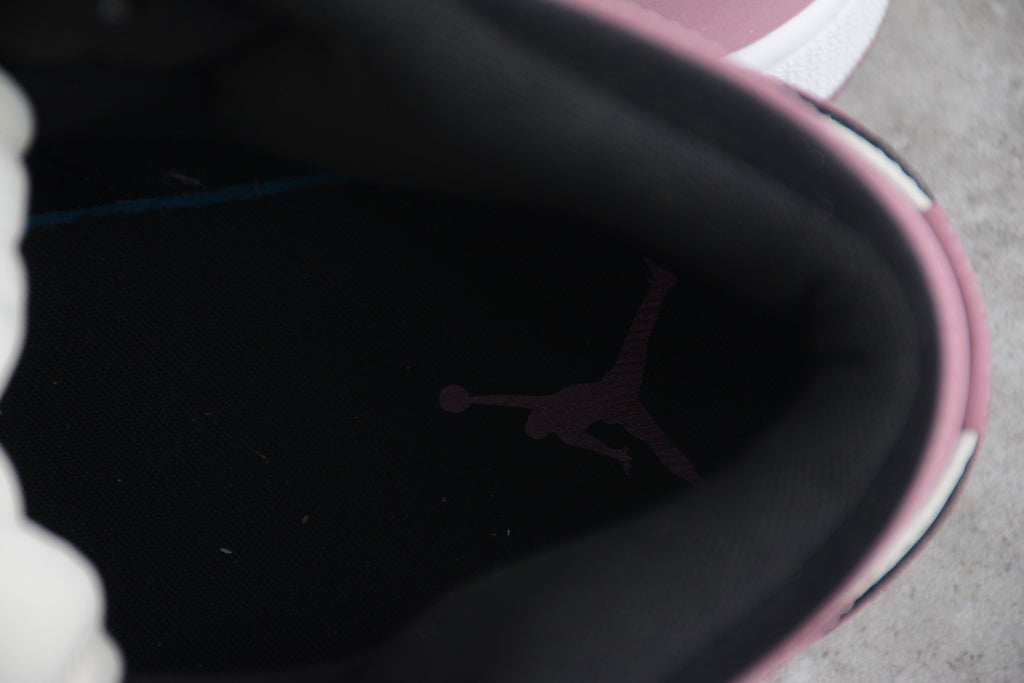 Air Jordan 1 Mid – Lila / Beige