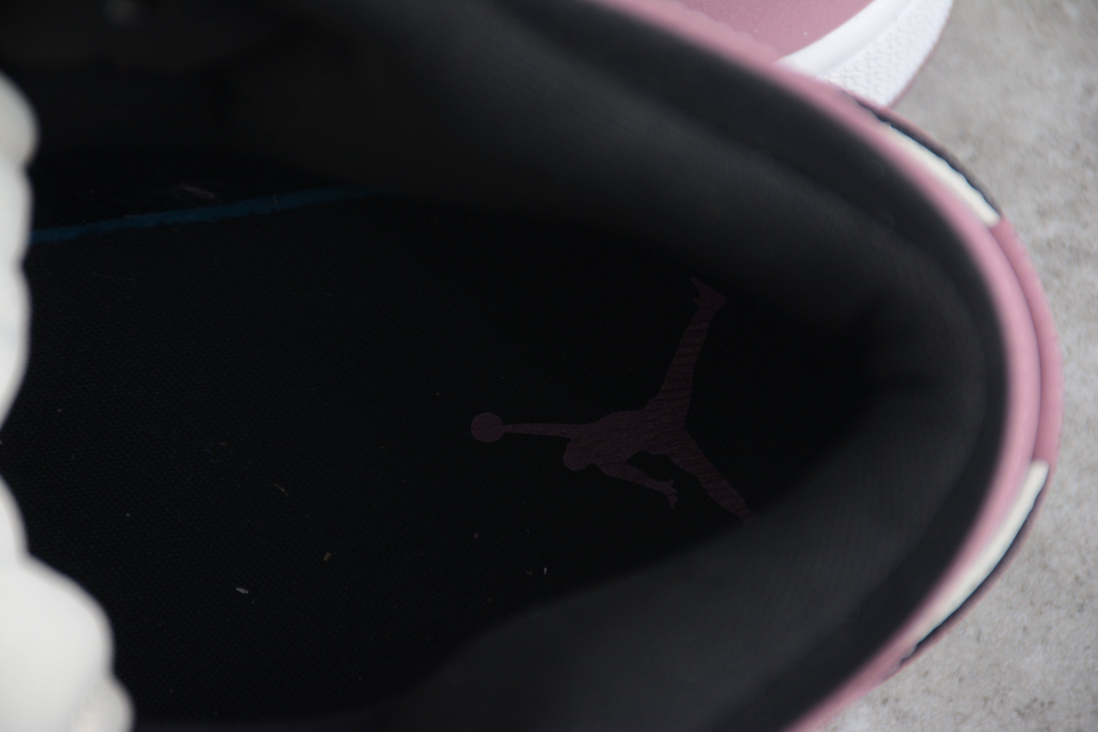 Air Jordan 1 Mid – Lila / Beige