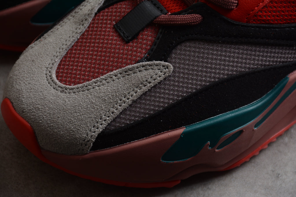 Adidas Yeezy 700 – Rojo