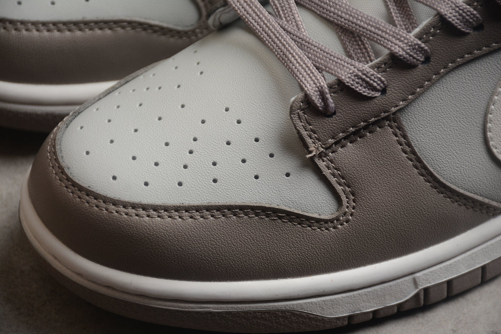 Dunk SB – Marrón / Gris