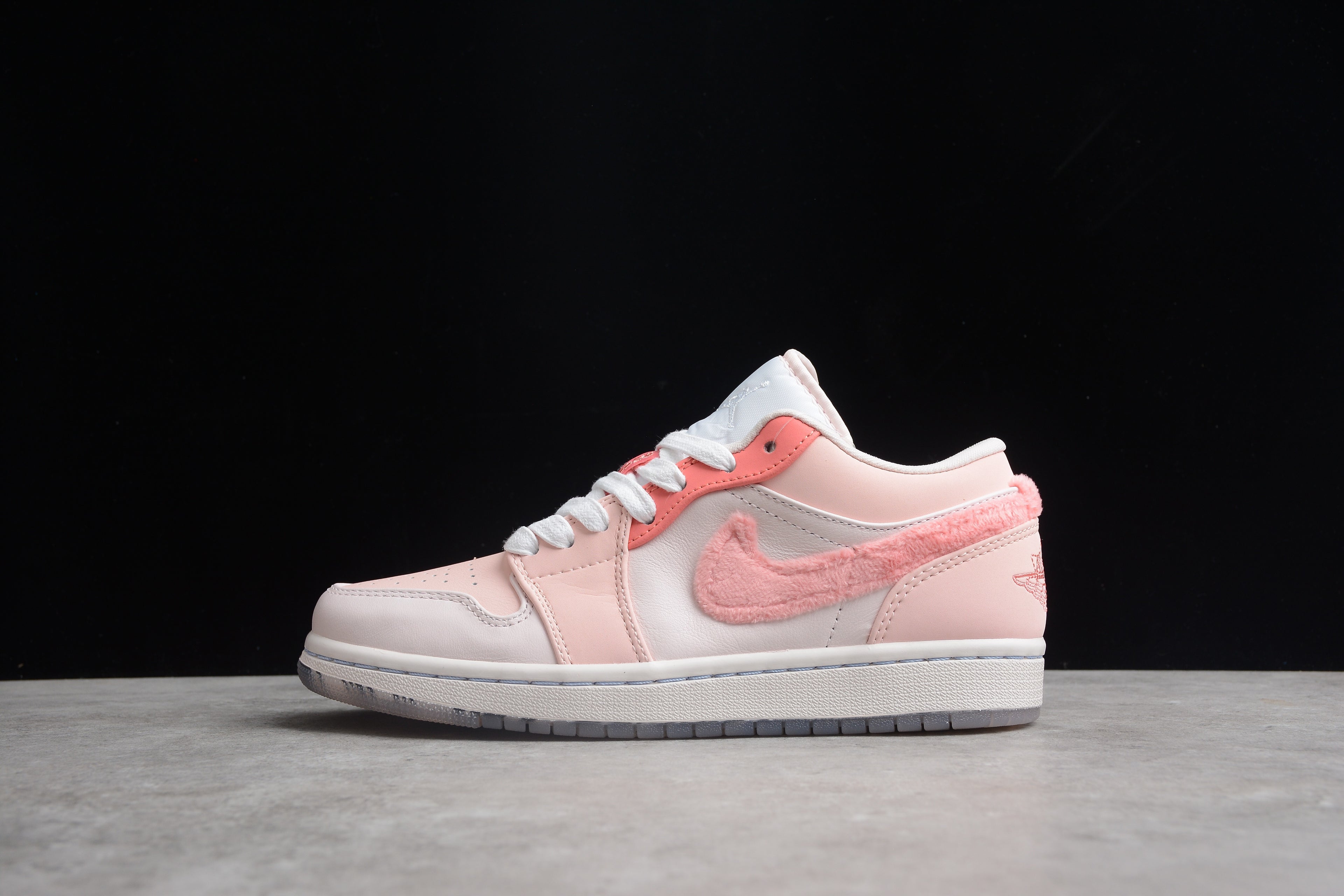 Jordan 1 Low – Rosa Piel