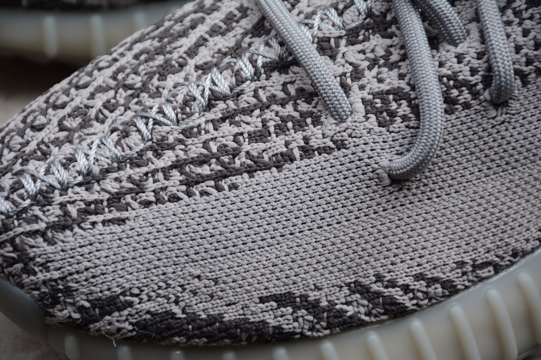 Adidas Yeezy 350 – Gris / Negro