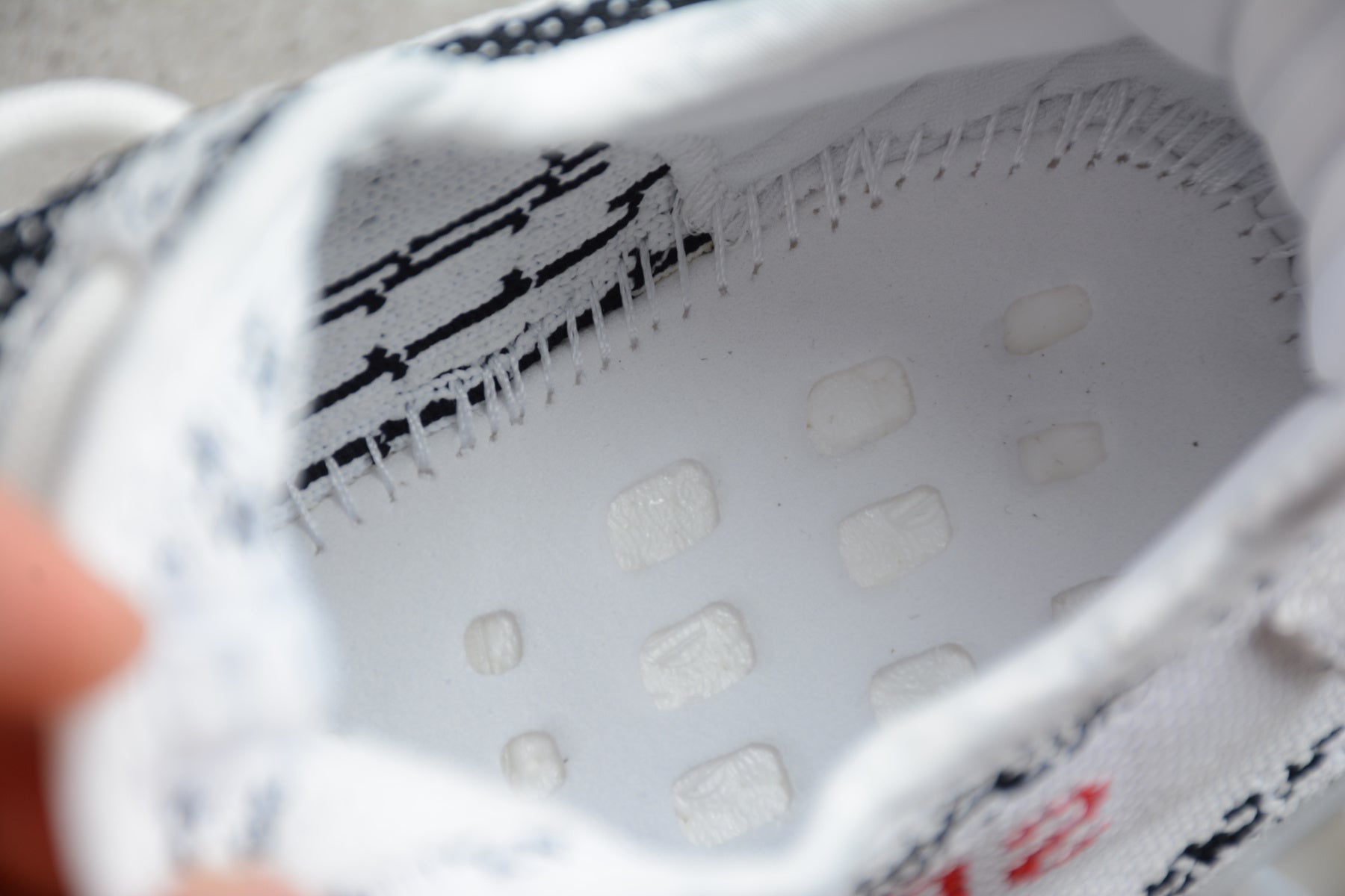 Adidas Yeezy 350 – Blanco / Negro