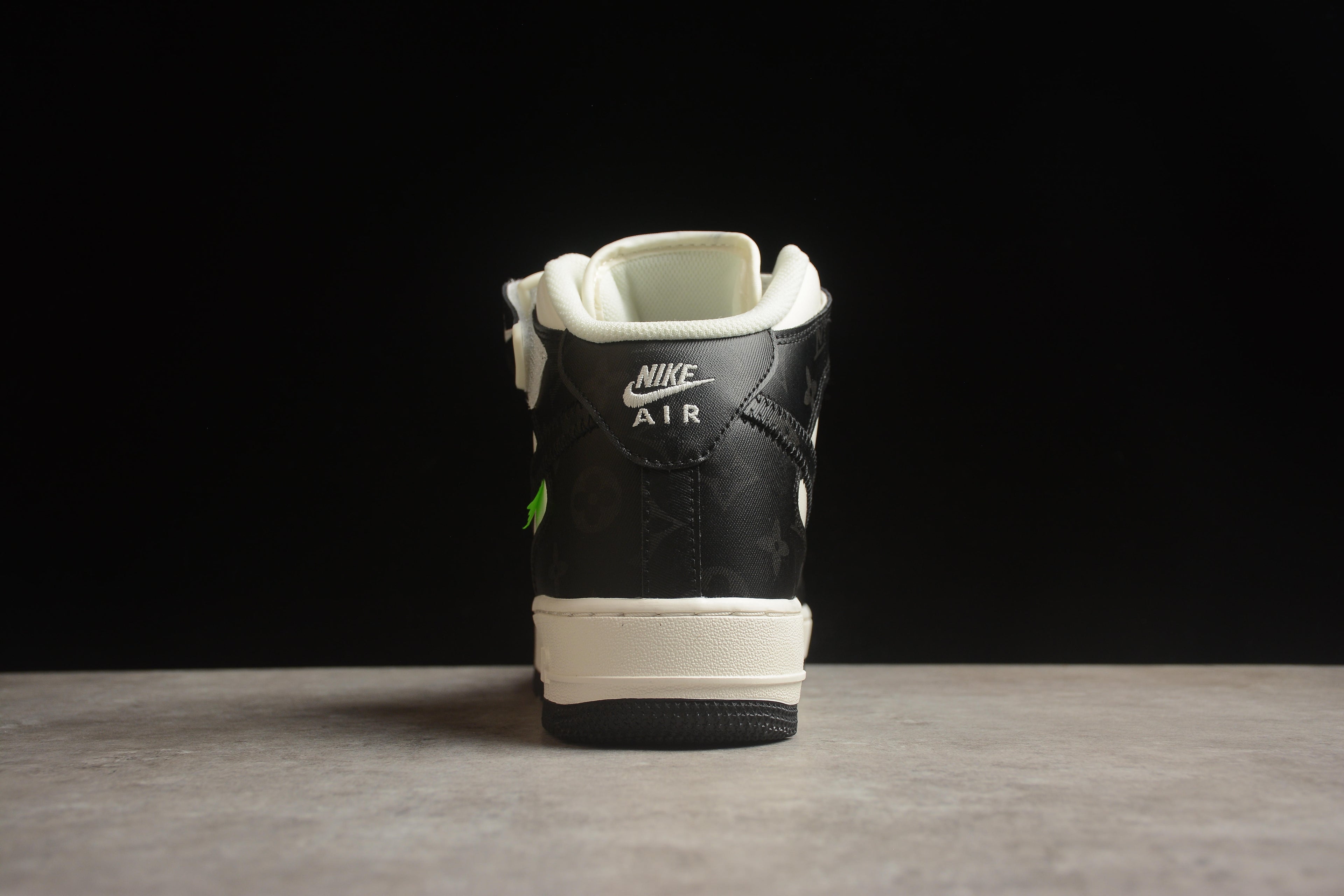Air Force 1 High LV – Negro / Blanco