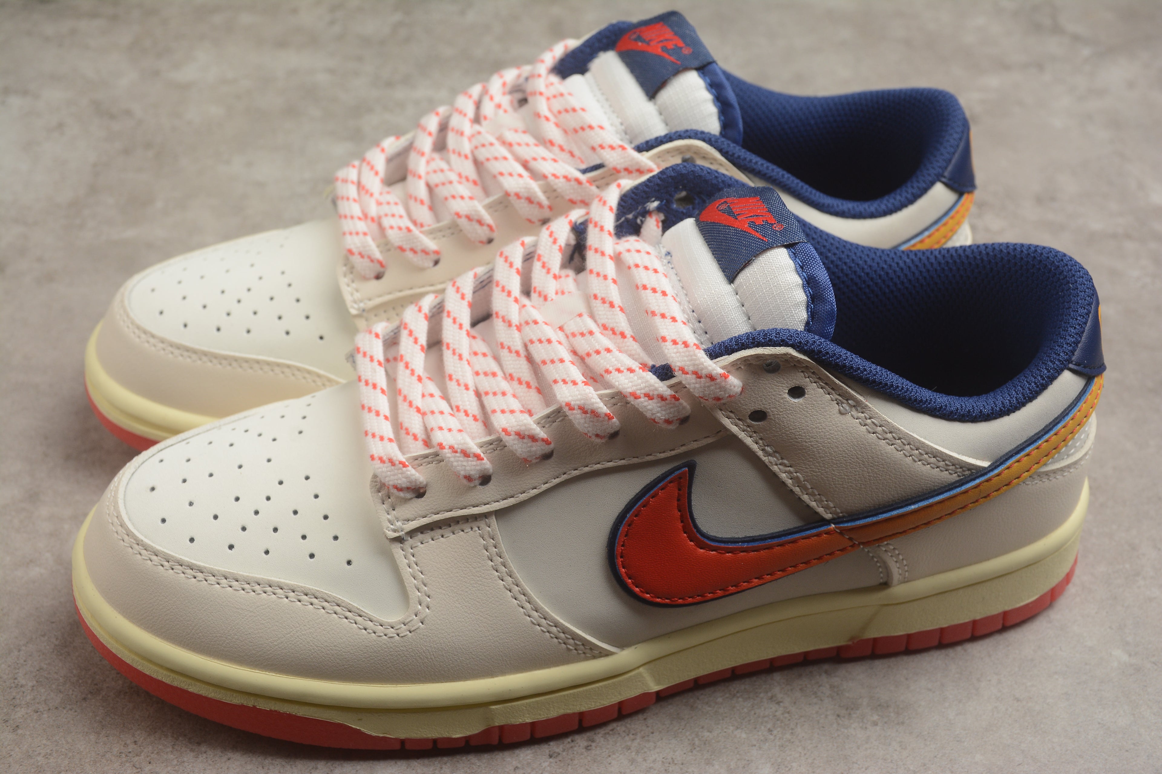 Dunk SB – Beigie / Gris / Rojo