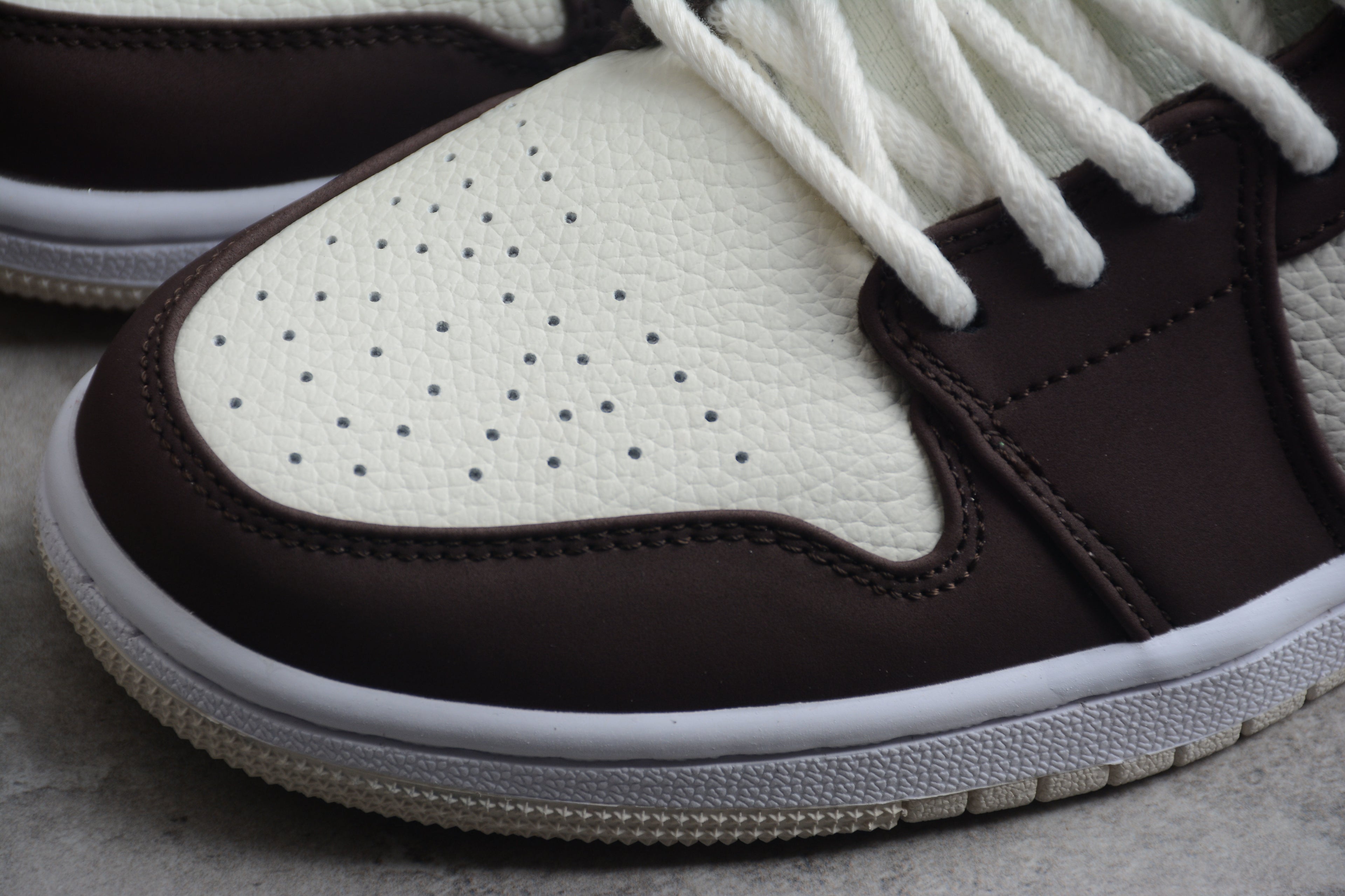 Air Jordan 1 Mid – Marrón / Beige