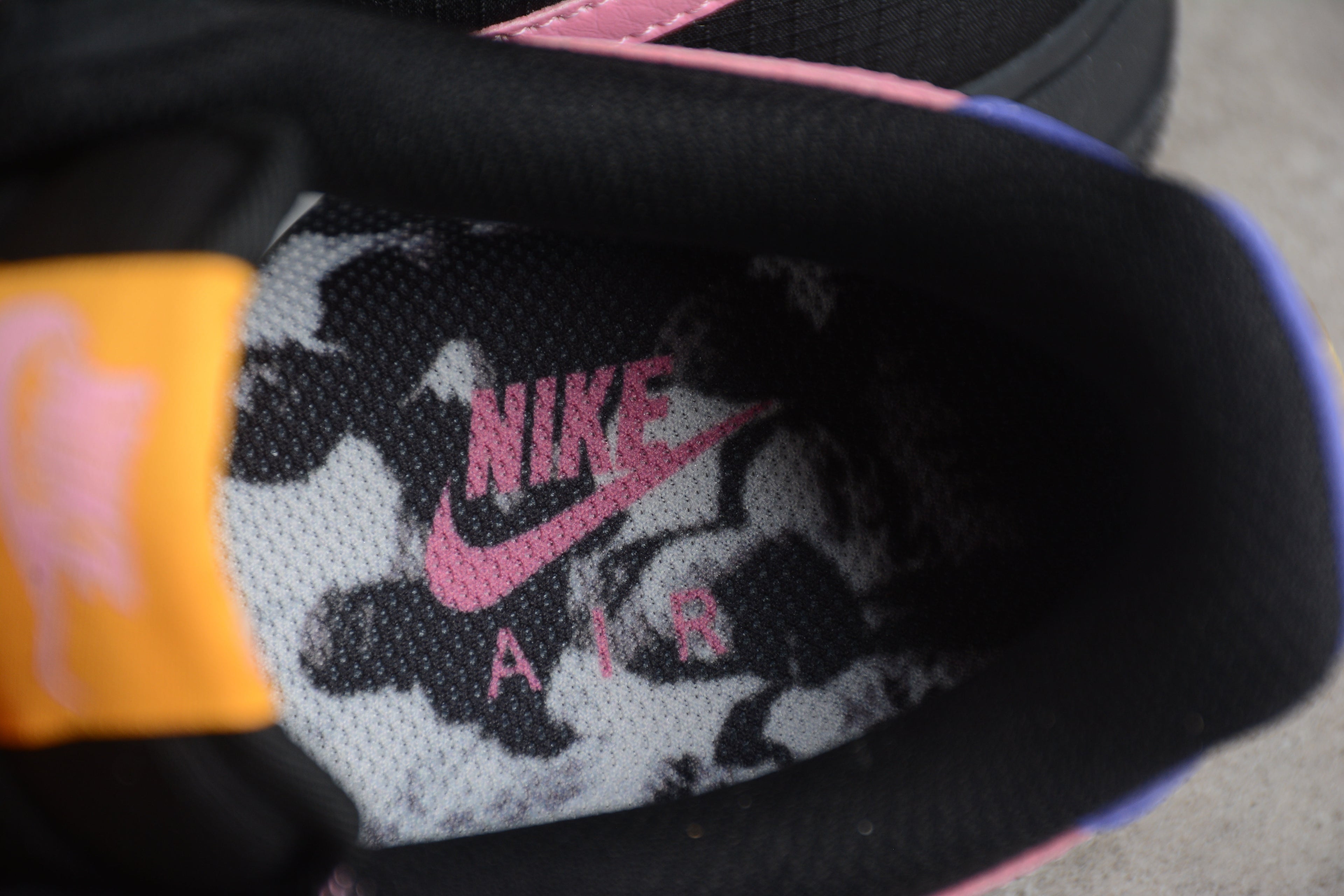 Air Force 1 Low – Negro / Rosa