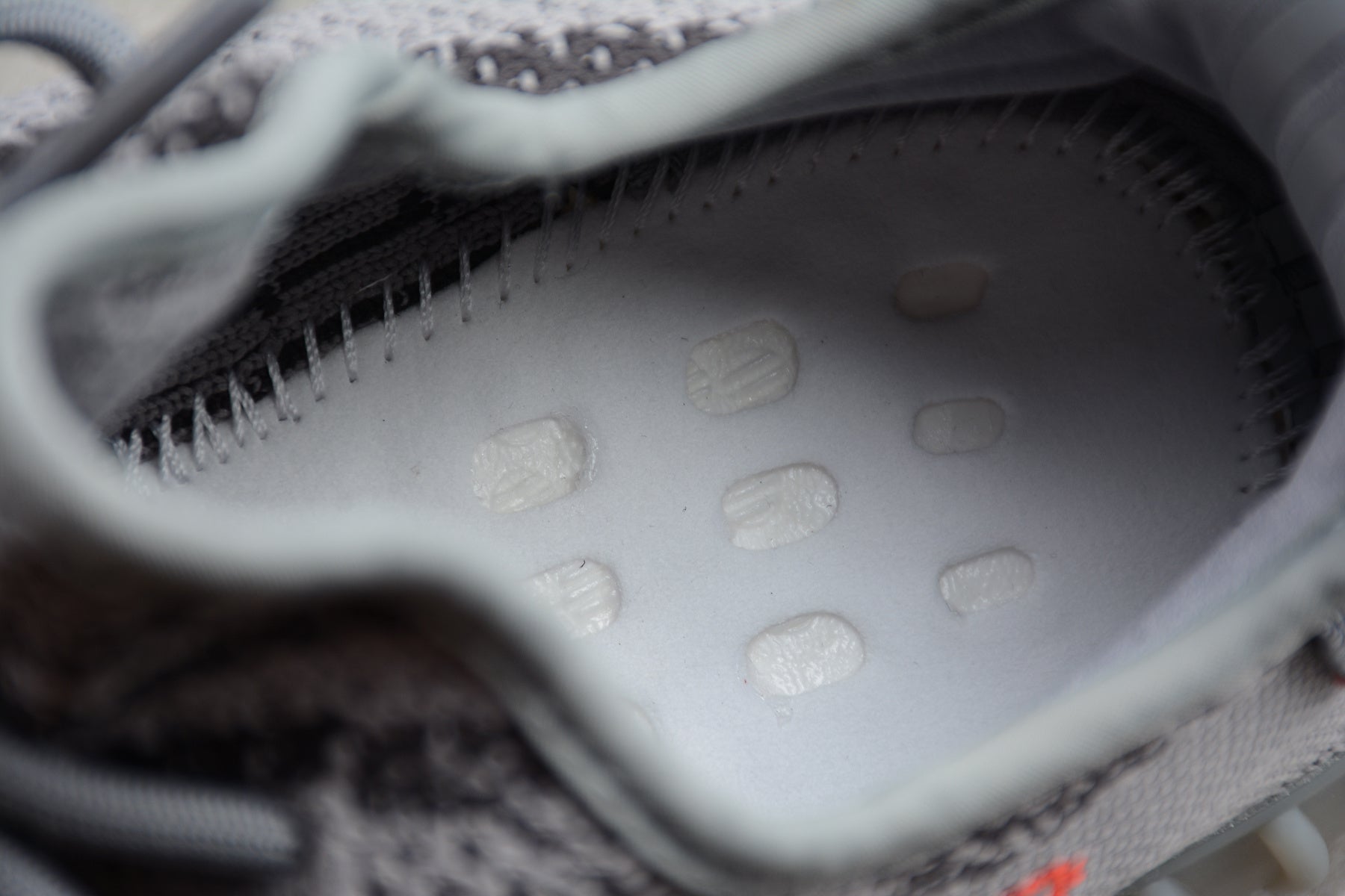 Adidas Yeezy 350 – Gris / Negro