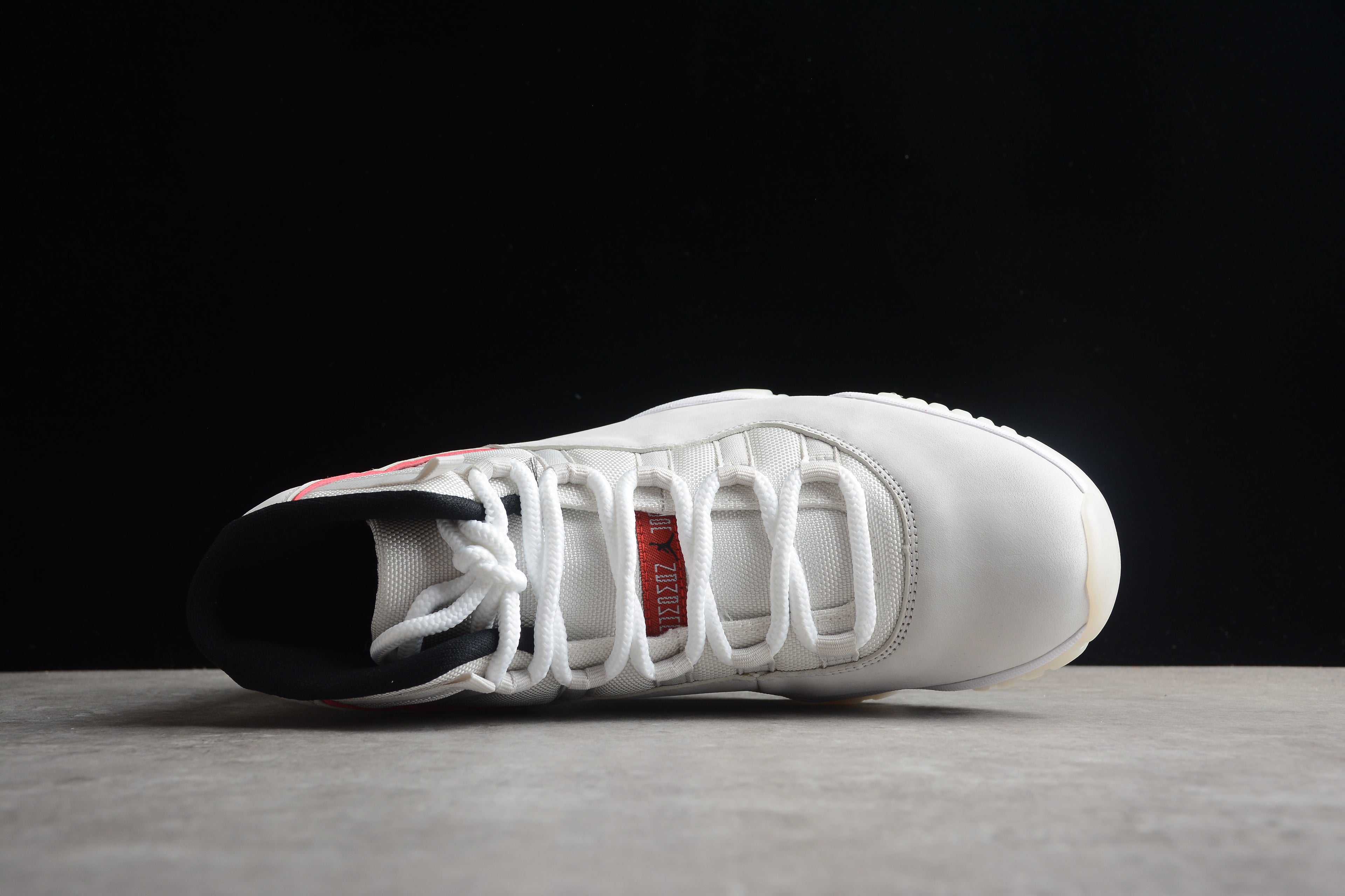 Air Jordan 11 – Blanco