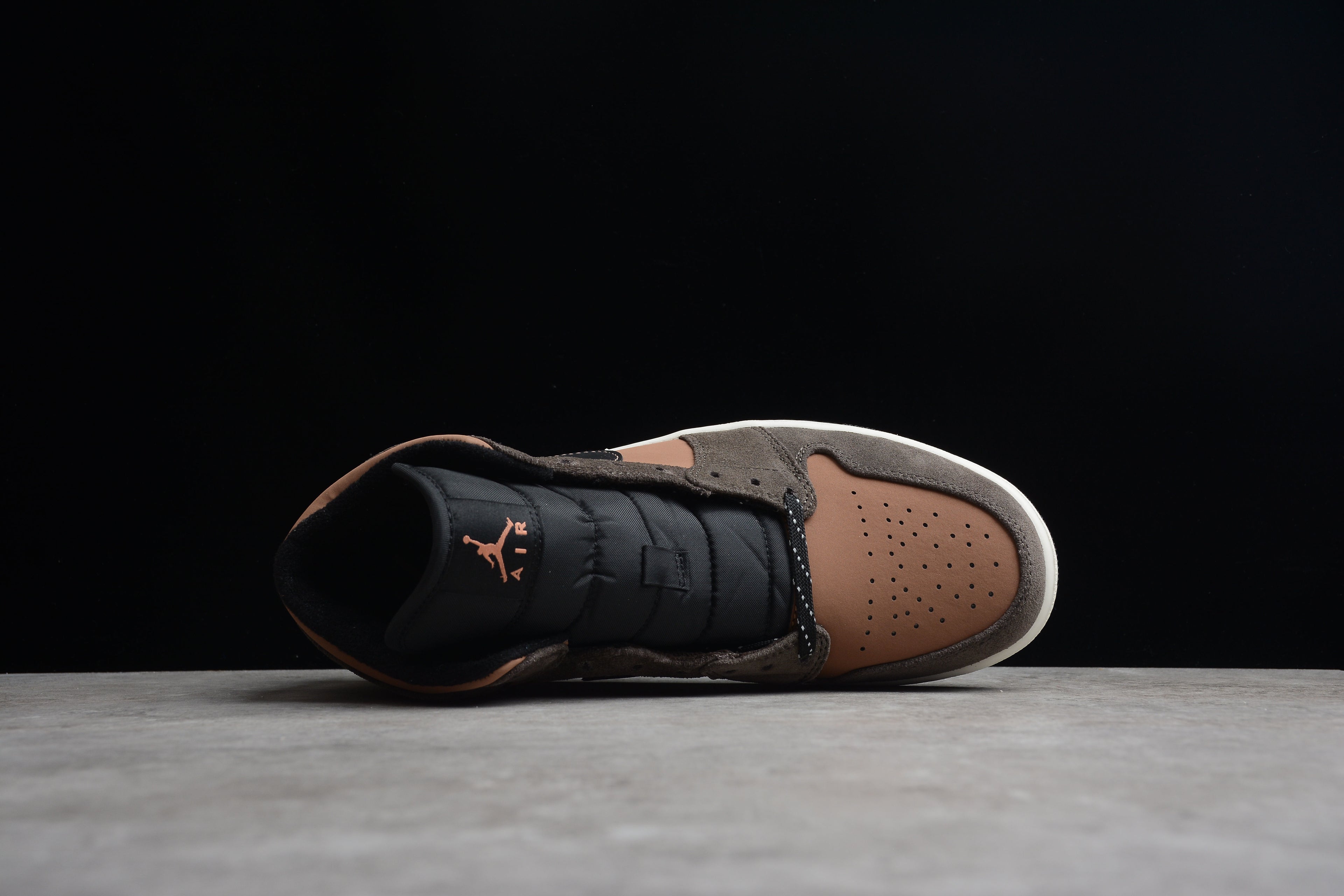 Air Jordan 1 Mid – Marrón