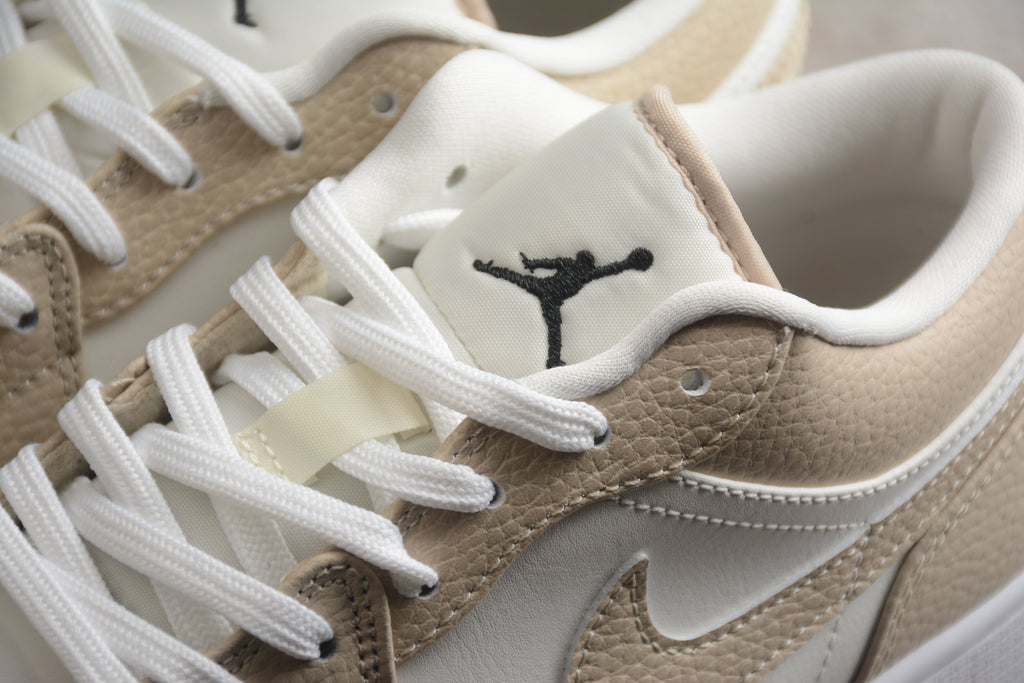 Jordan 1 Low – Beige / Blanco