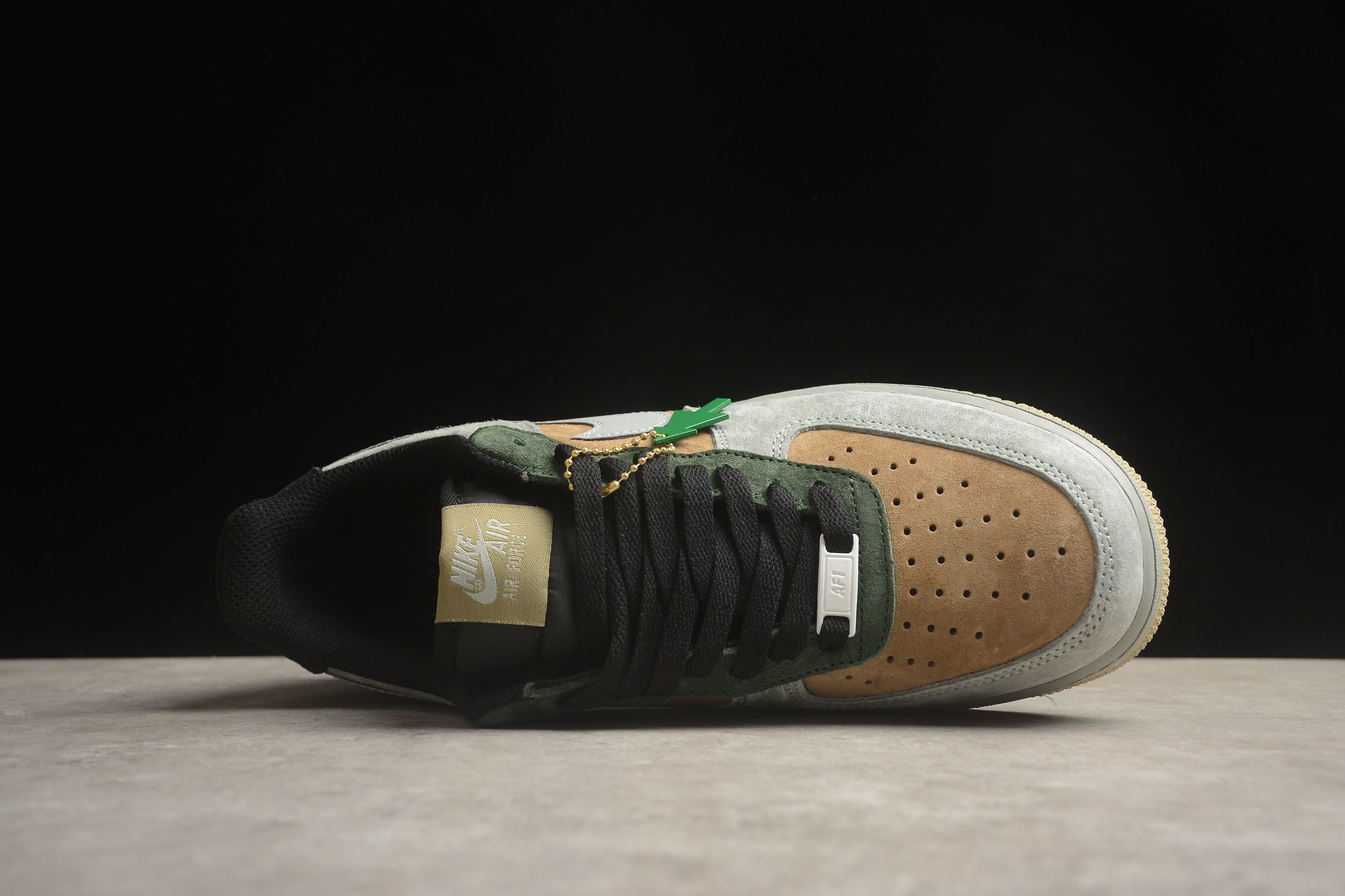 Air Force 1 Low – Gris / Marrón / Negro