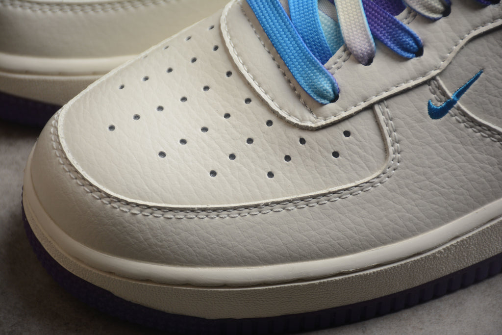 Nike Air Force 1 Low – Blanco / Lila / Azul