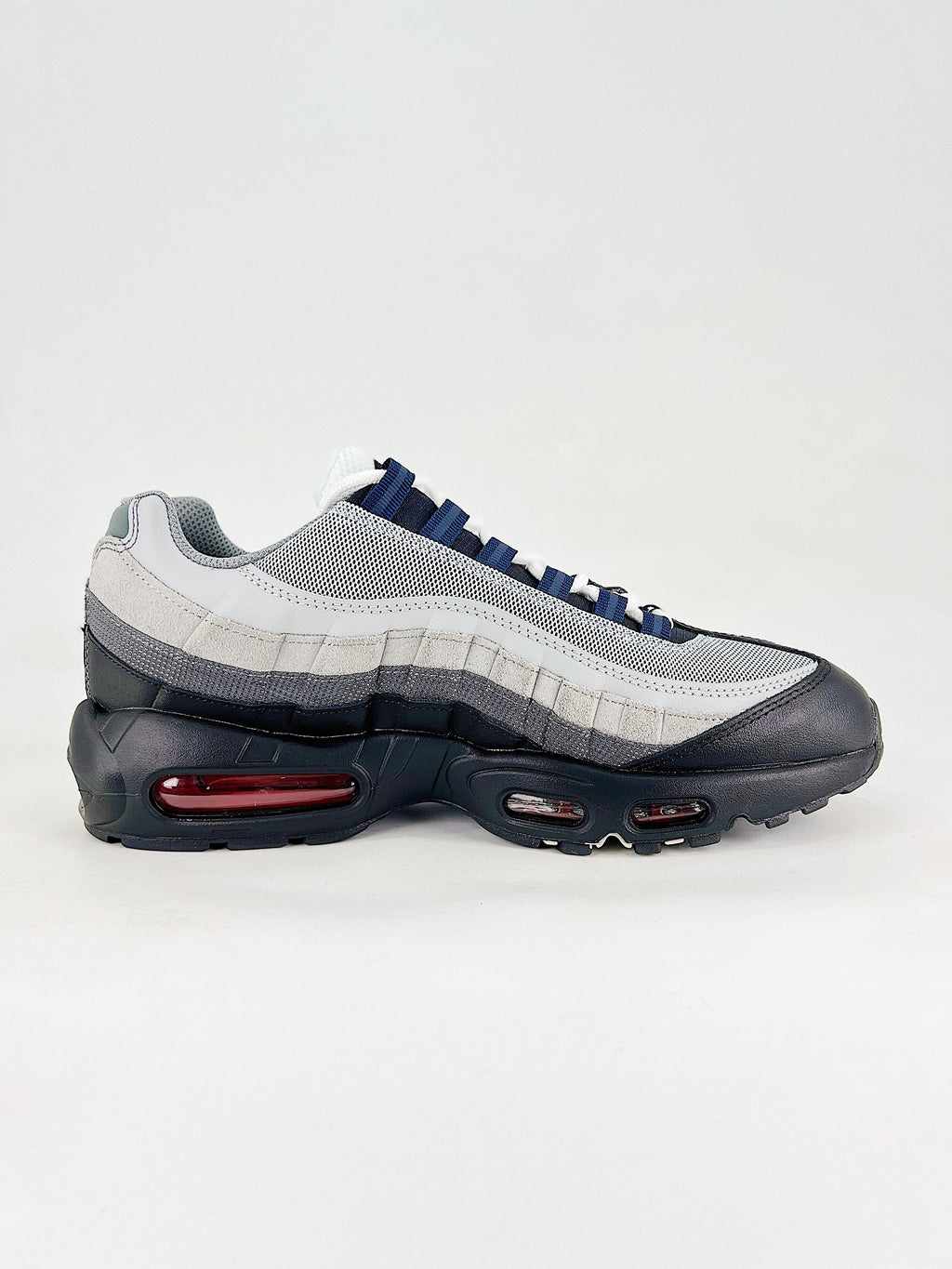 Air Max 95 – Negro / Gris / Rojo