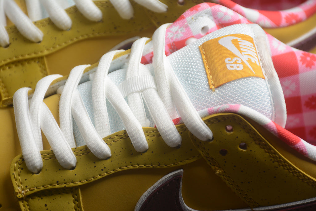 Dunk SB – Amarillo / Granate