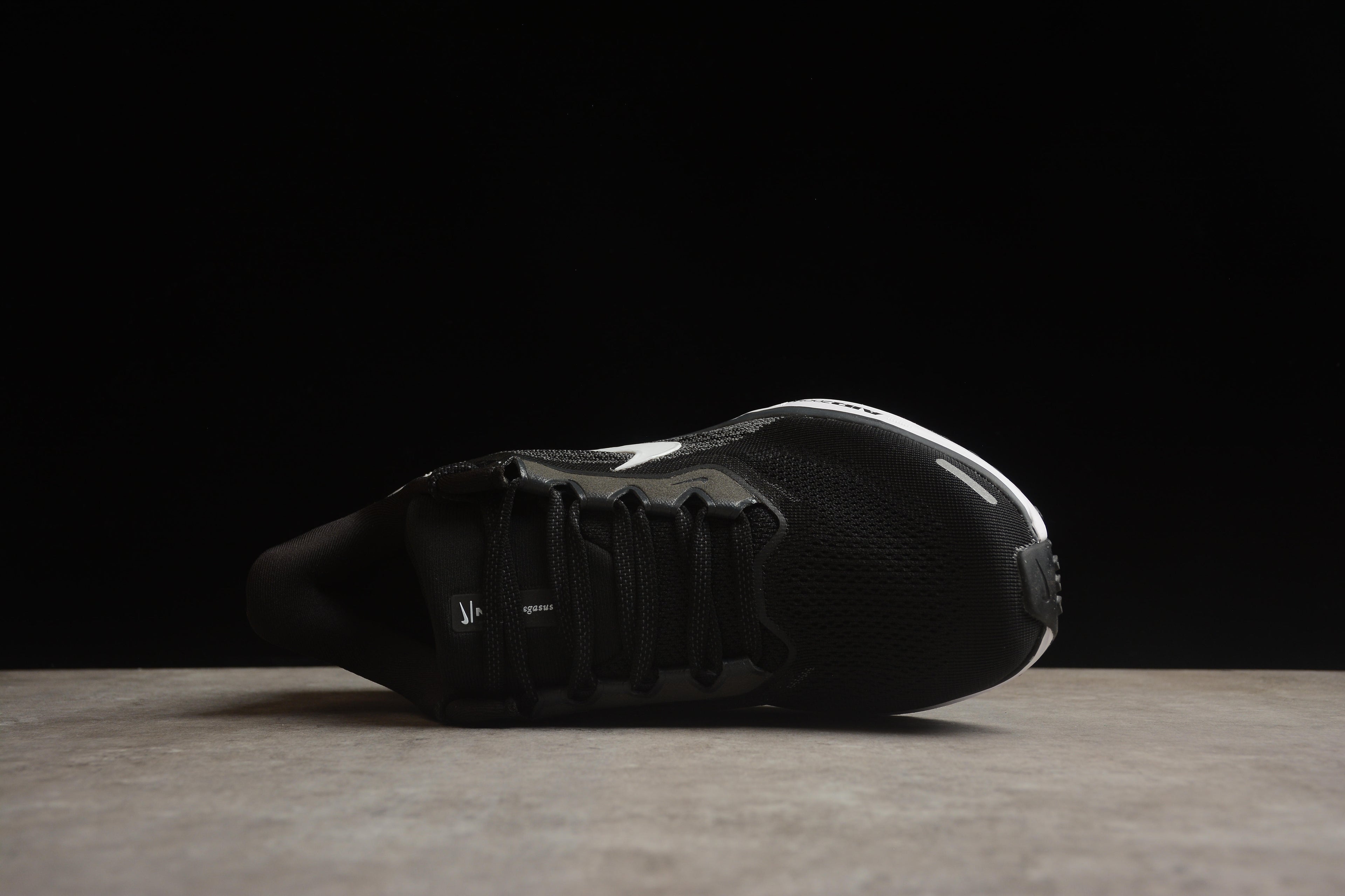 Pegasus 41 – Negro / Blanco