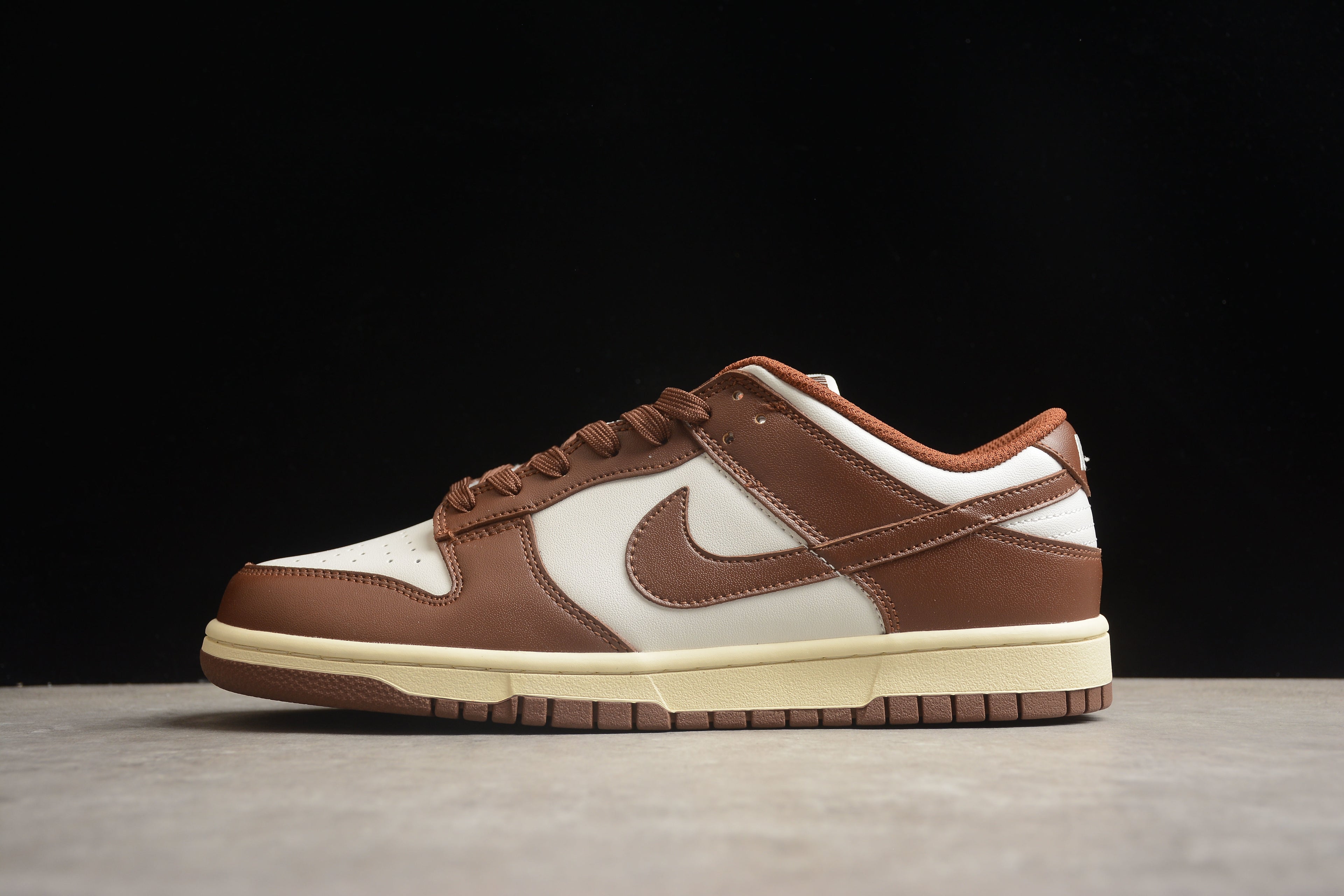 Dunk SB – Marrón / Blanco