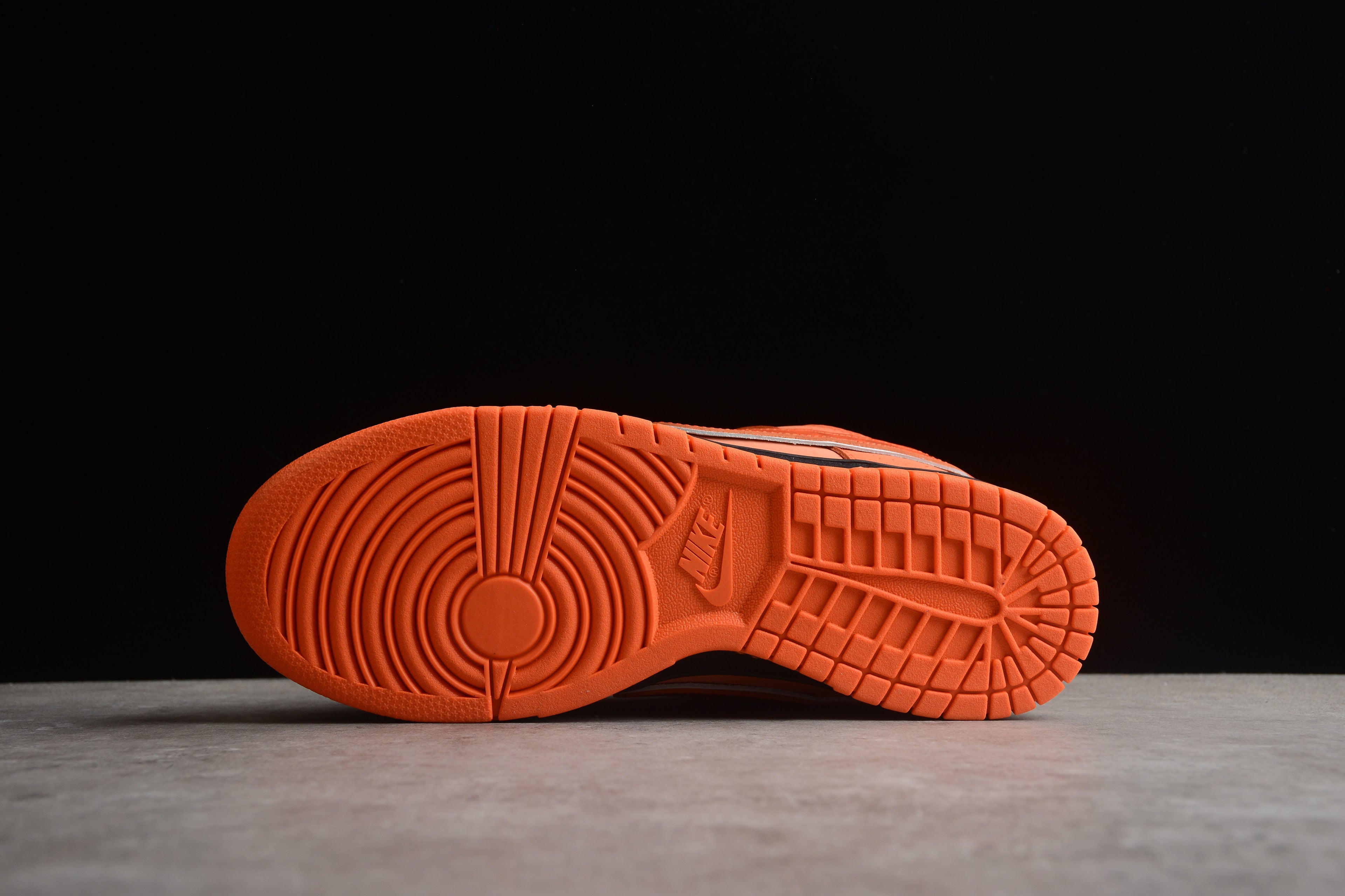 Dunk SB – Naranja / Blanco / Negro