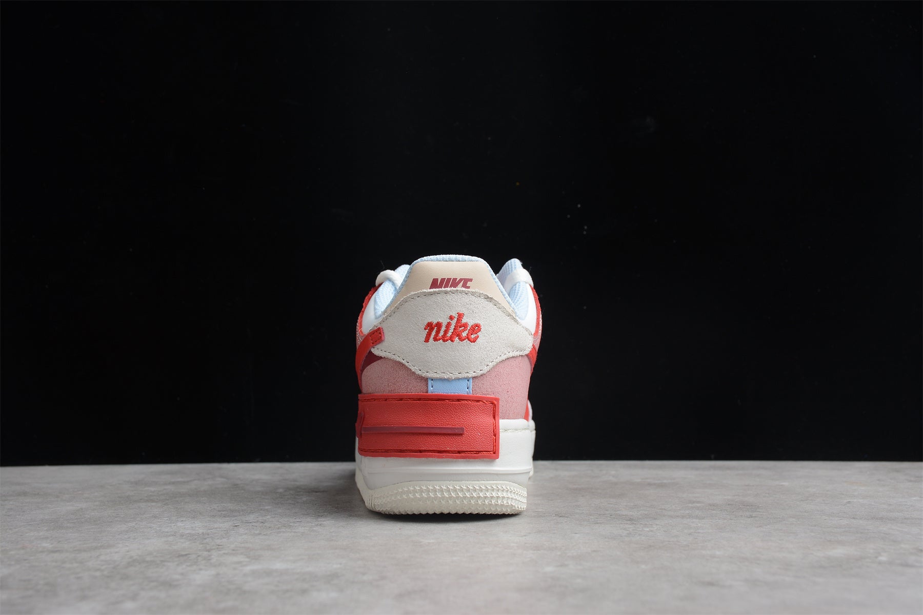 Air Force 1 Shadow – Blanco / Rojo / Rosa