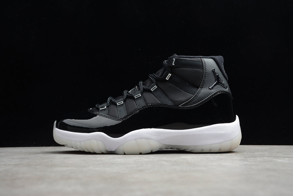 Air Jordan 11 – Negro / Blanco