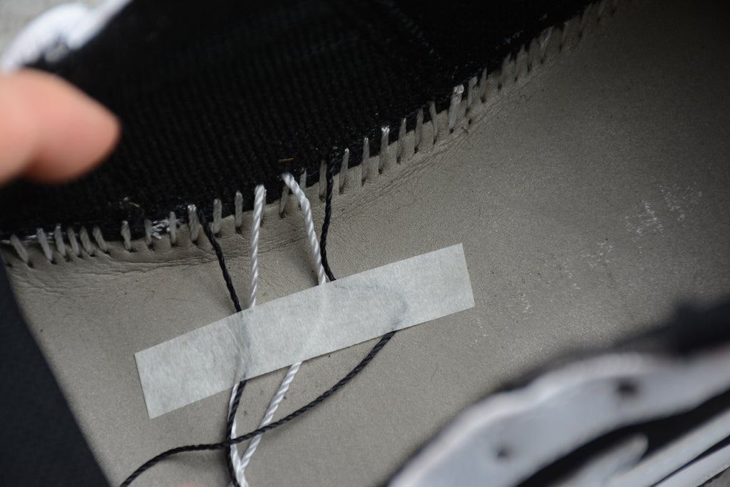 Air Jordan 1 Mid – Blanco / Negro