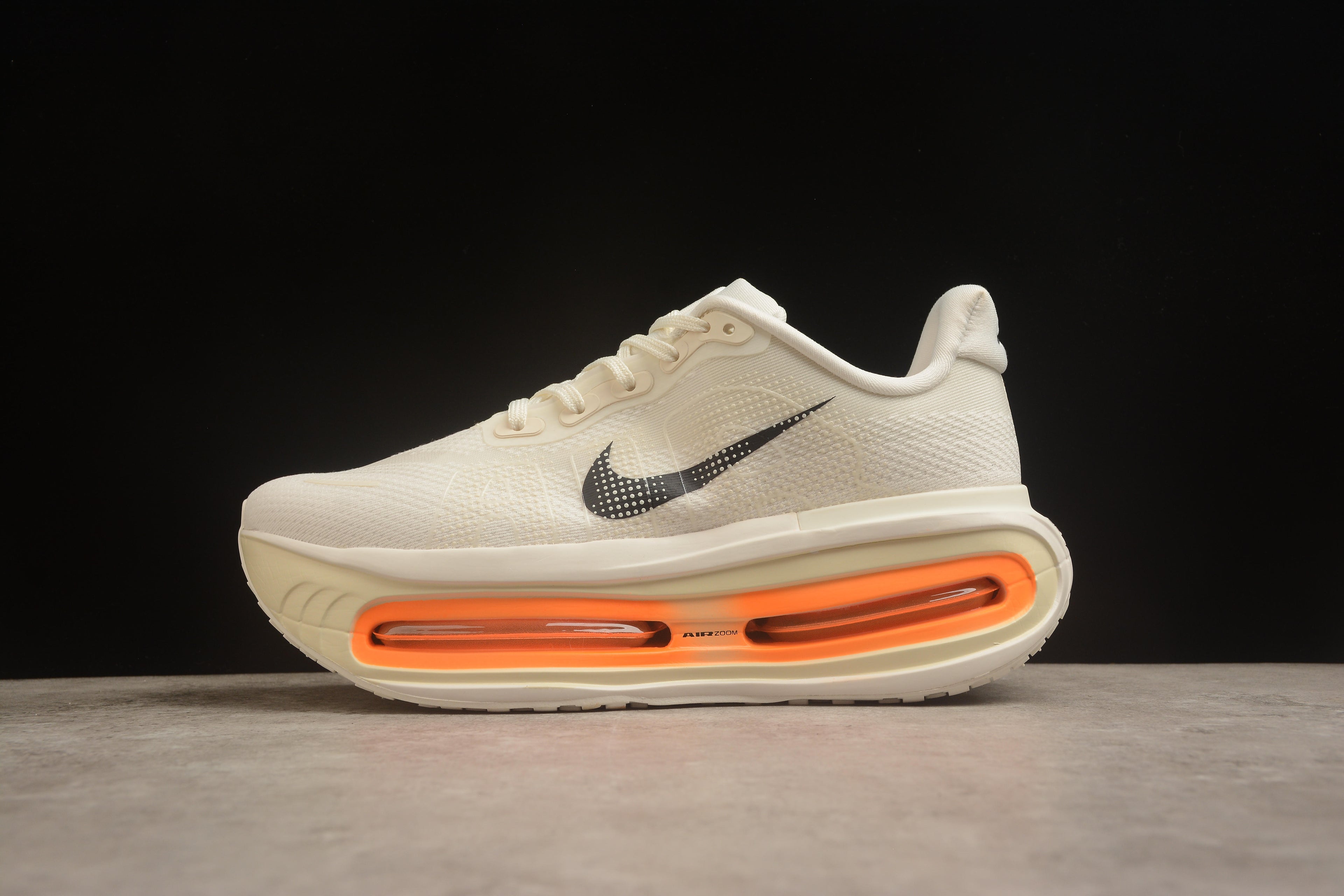 Vomero Premium – Beige / Naranja