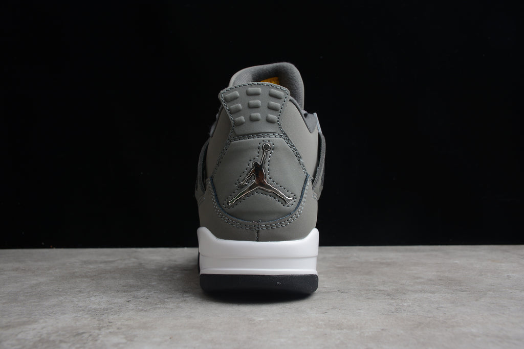 Air Jordan 4 – Gris Claro