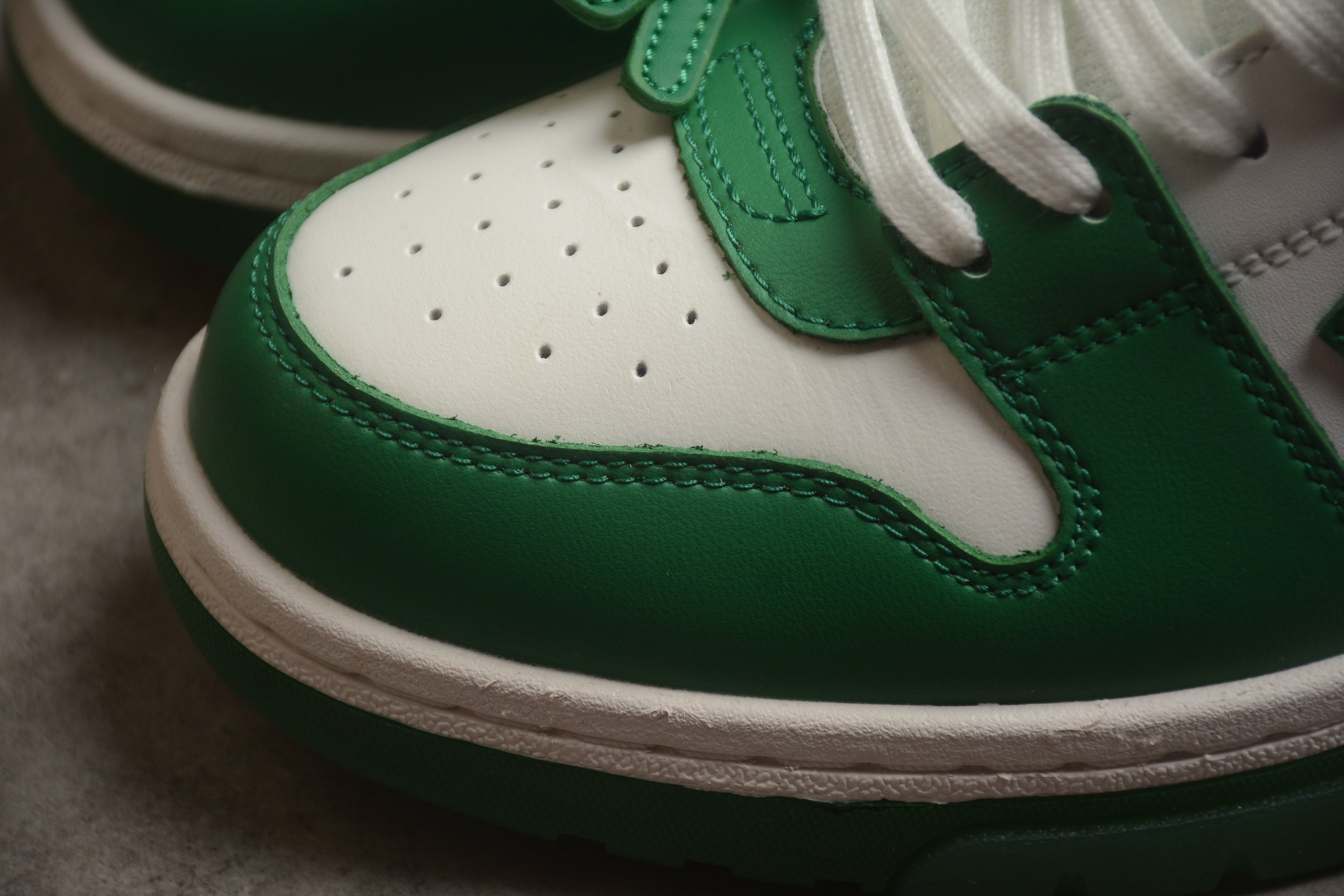 Off-White – Blanco / Verde